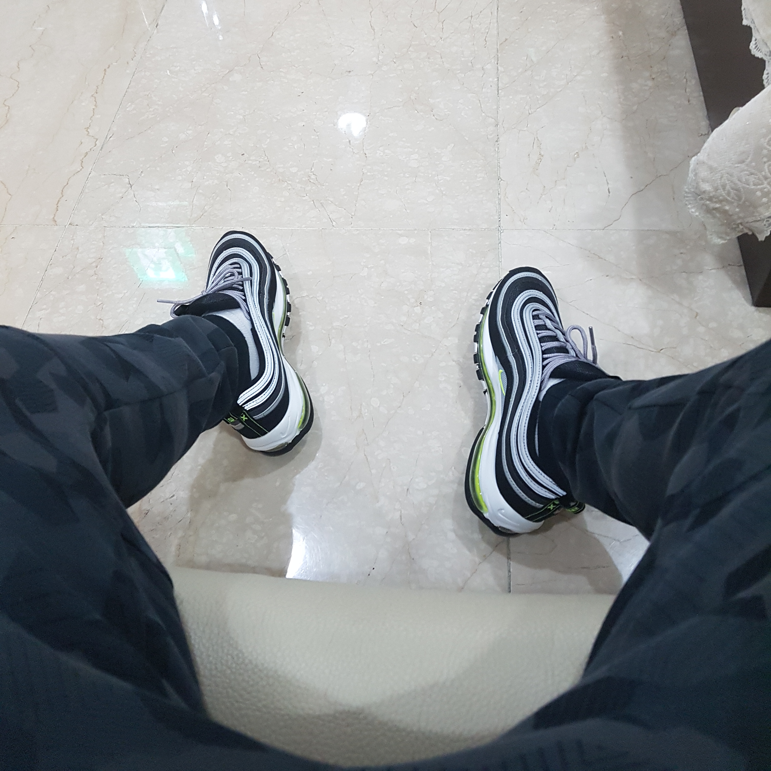 Nike Air Max 97 OG Black Volt Asia 착용 스타일