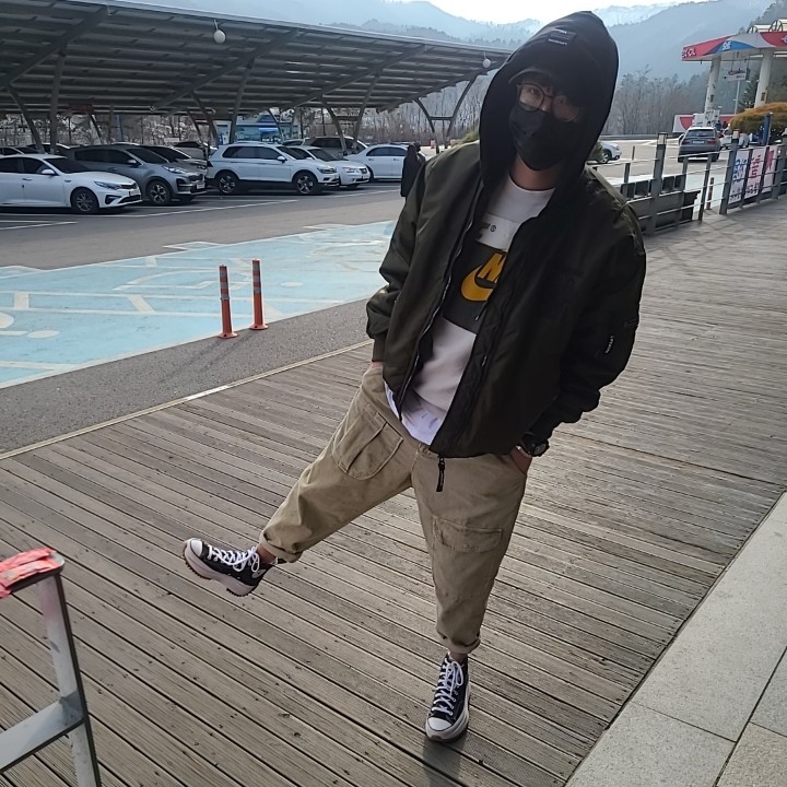 Converse Run Star Hike Hi Black White Gum 착용 스타일 - 2
