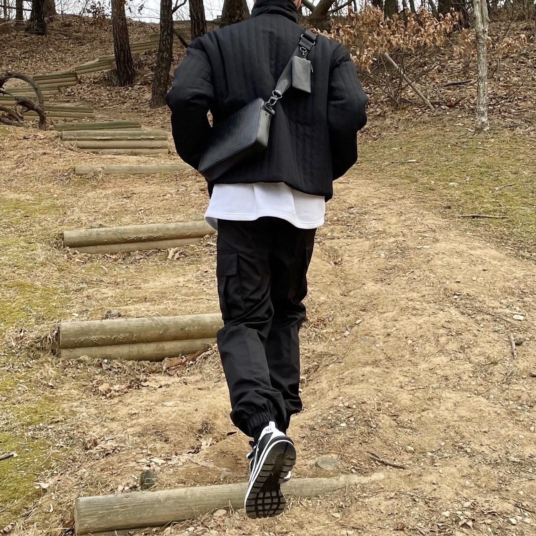 Nike x Sacai VaporWaffle Black White 착용 스타일 - 3