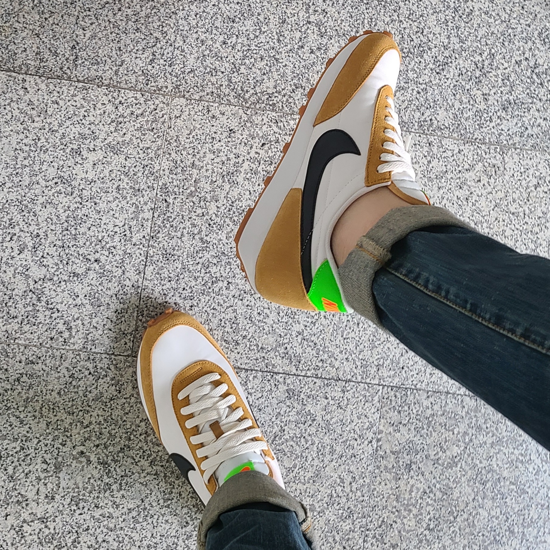 (W) Nike Daybreak Wheat 착용 스타일