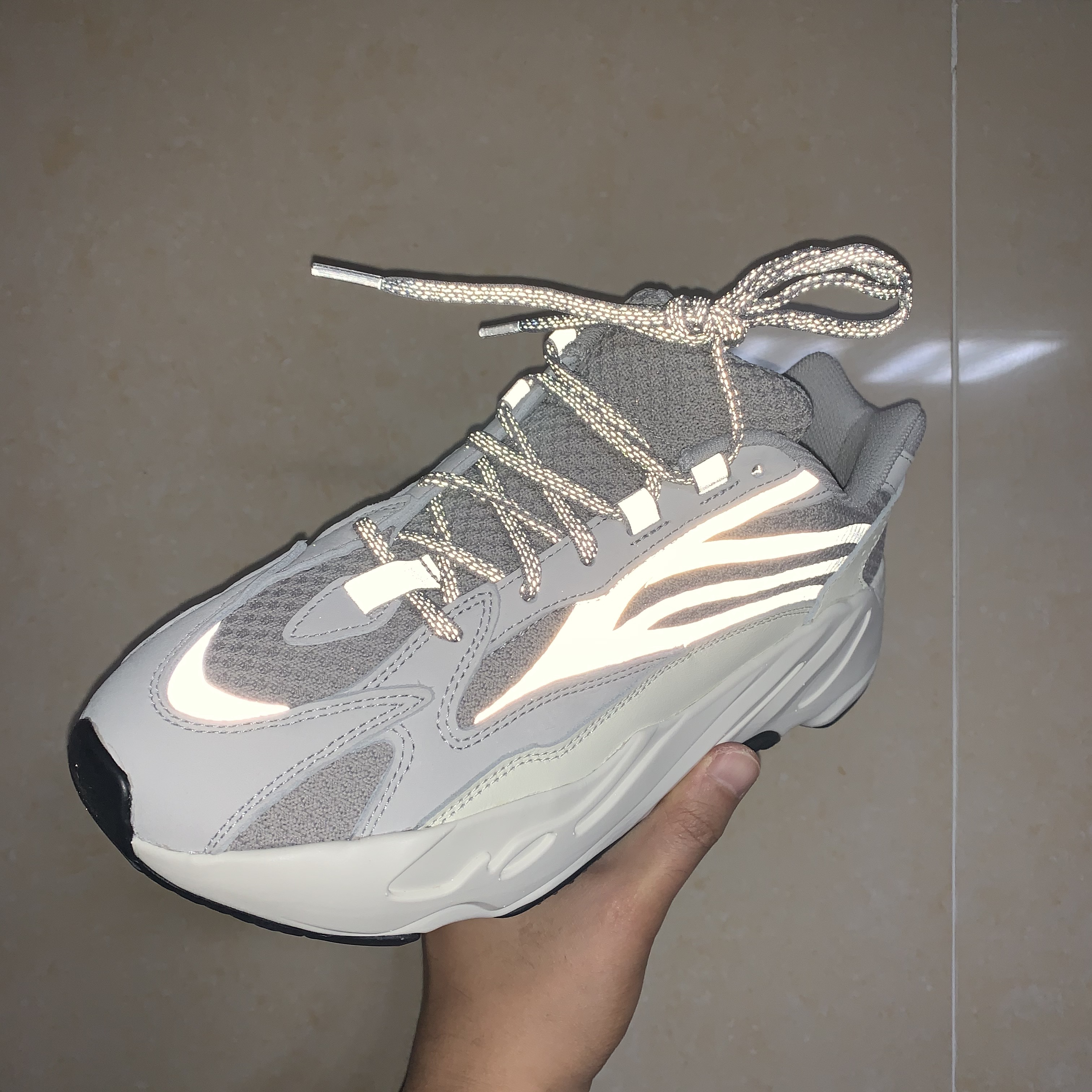 Adidas Yeezy Boost 700 V2 Static 2018 착용 스타일