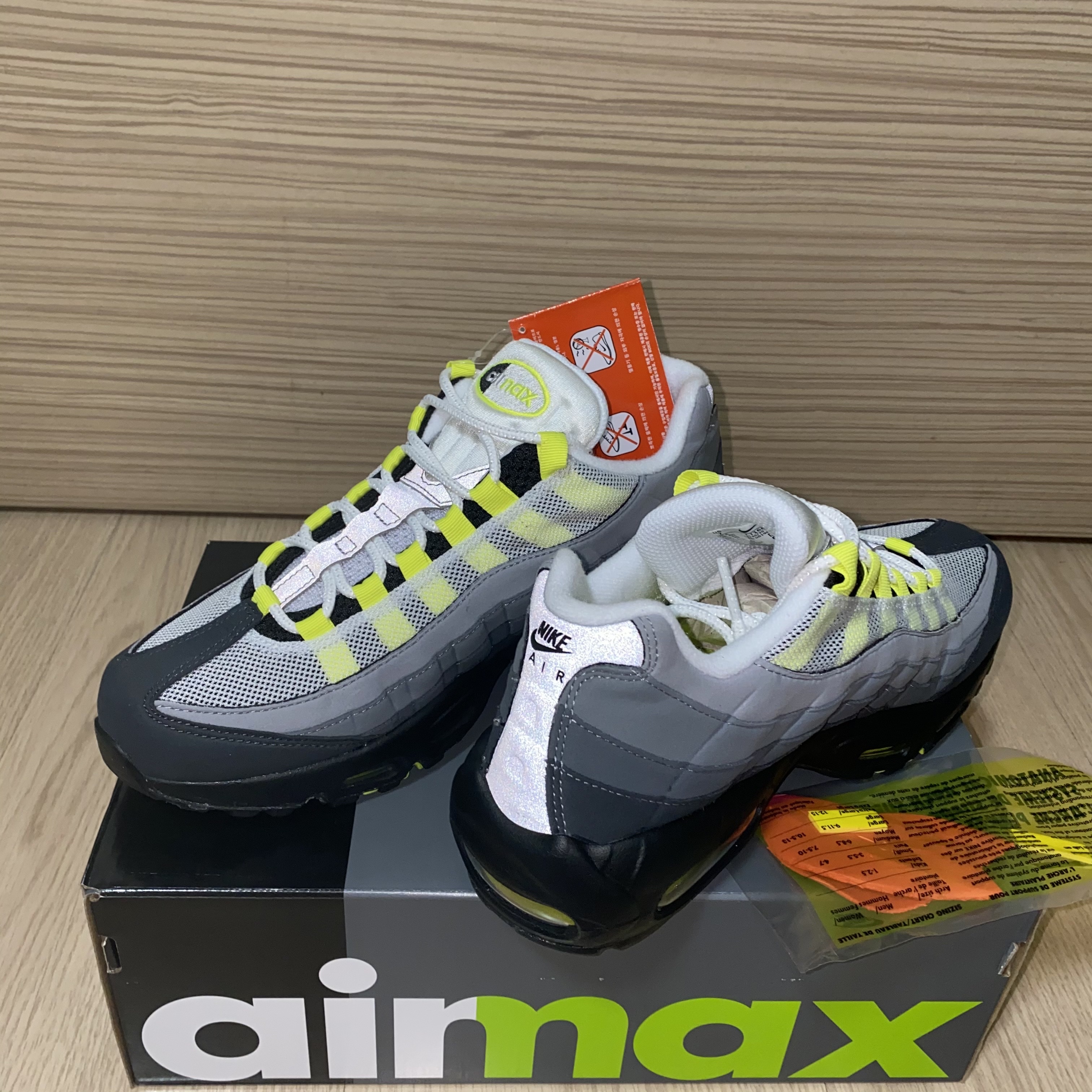Nike Air Max 95 OG Neon Yellow 2020 착용 스타일 - 2