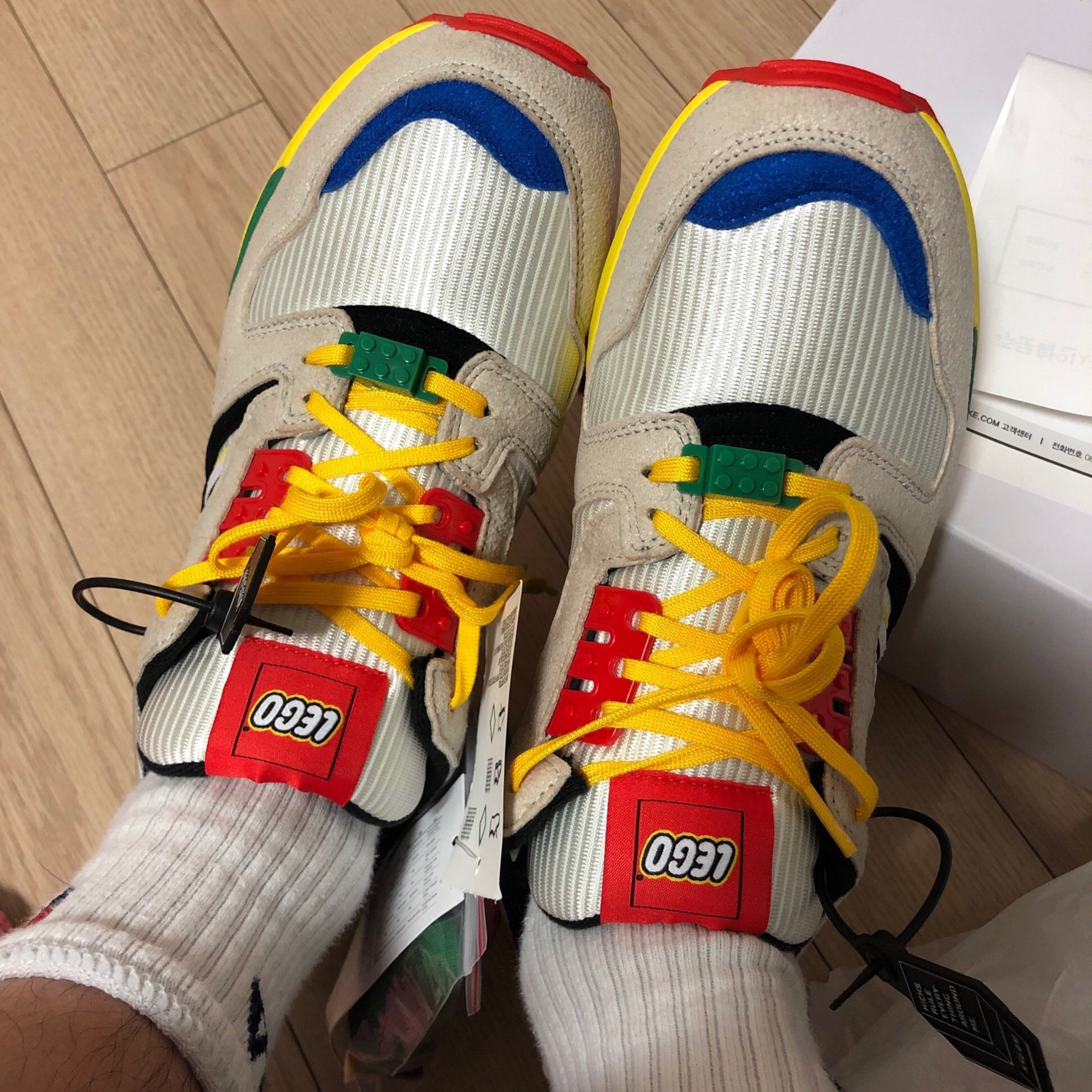 Adidas x Lego ZX 8000 착용 스타일