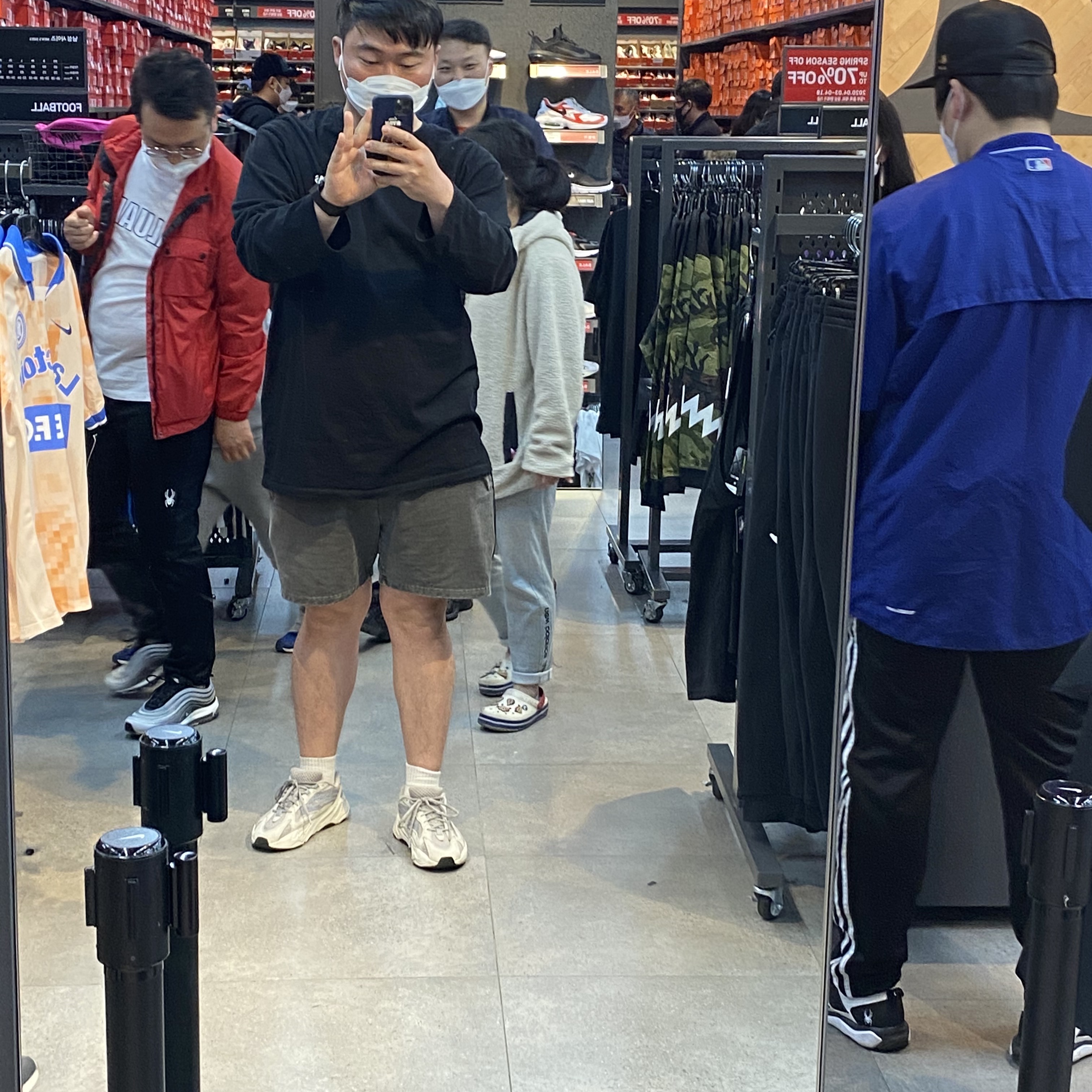 Adidas Yeezy Boost 700 V2 Static 2018 착용 스타일 - 2