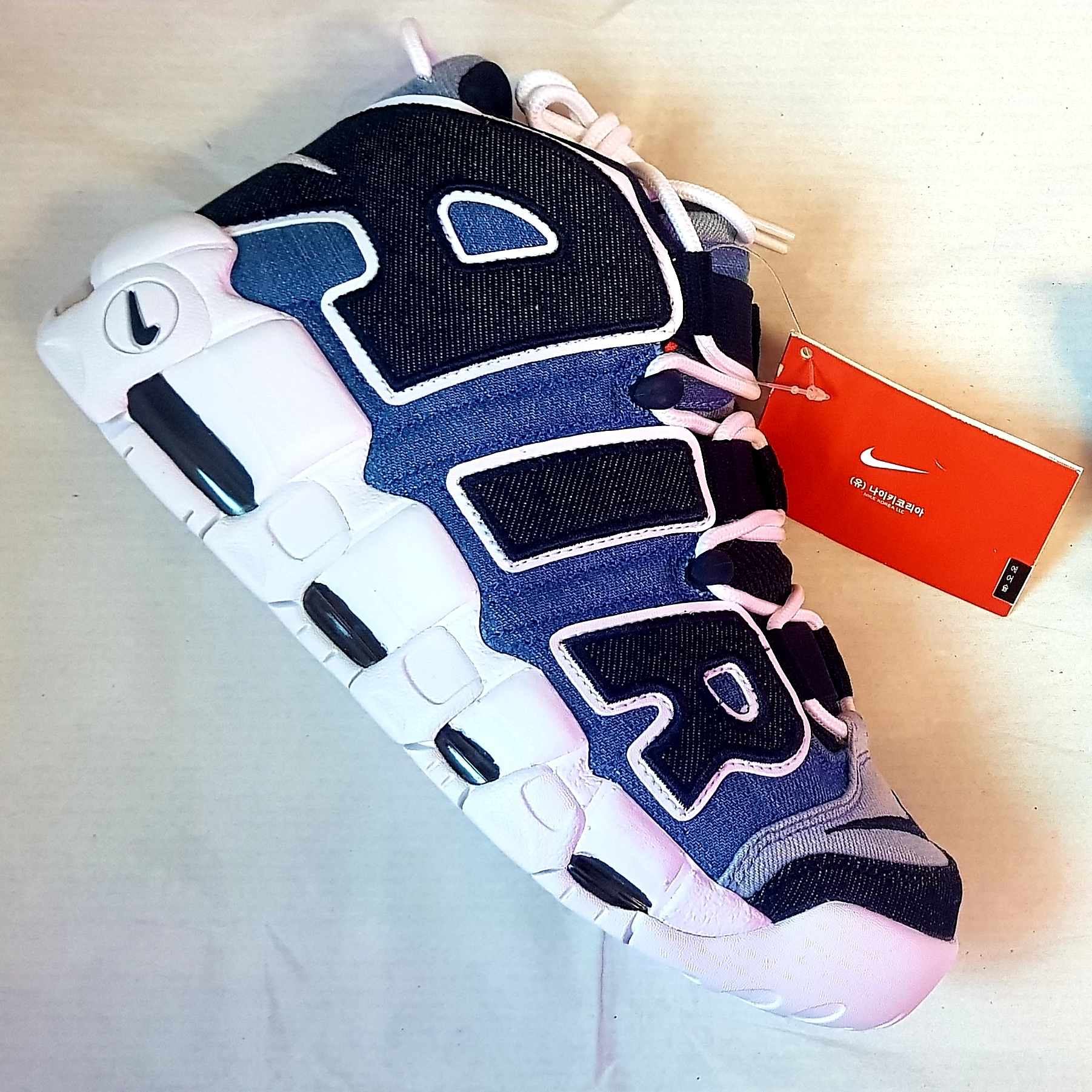 Nike Air More Uptempo 96 Denim 착용 스타일