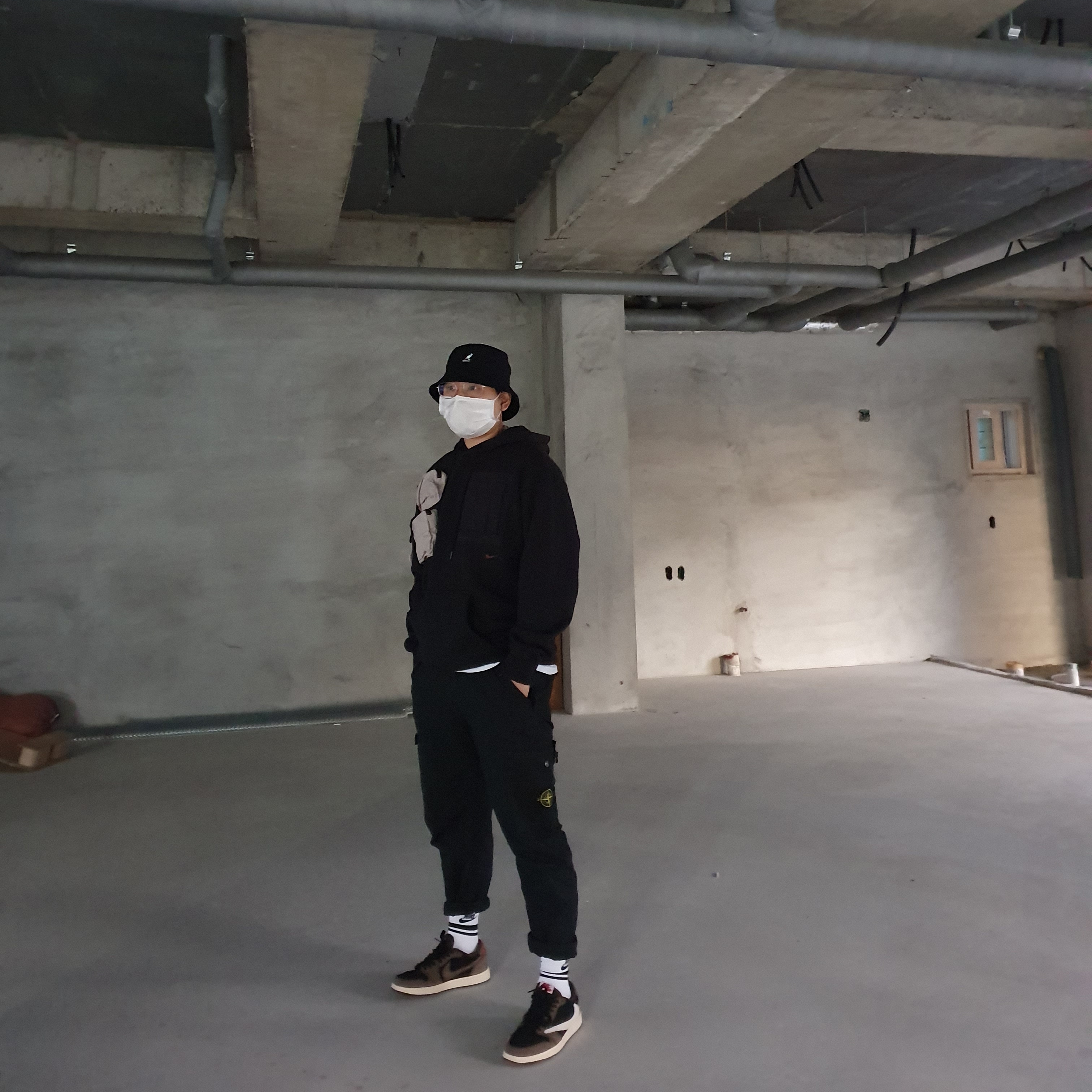 Nike x Travis Scott NRG AG Utility Hoodie Black, Jordan 1 x Travis Scott Retro Low OG SP Mocha 착용 스타일