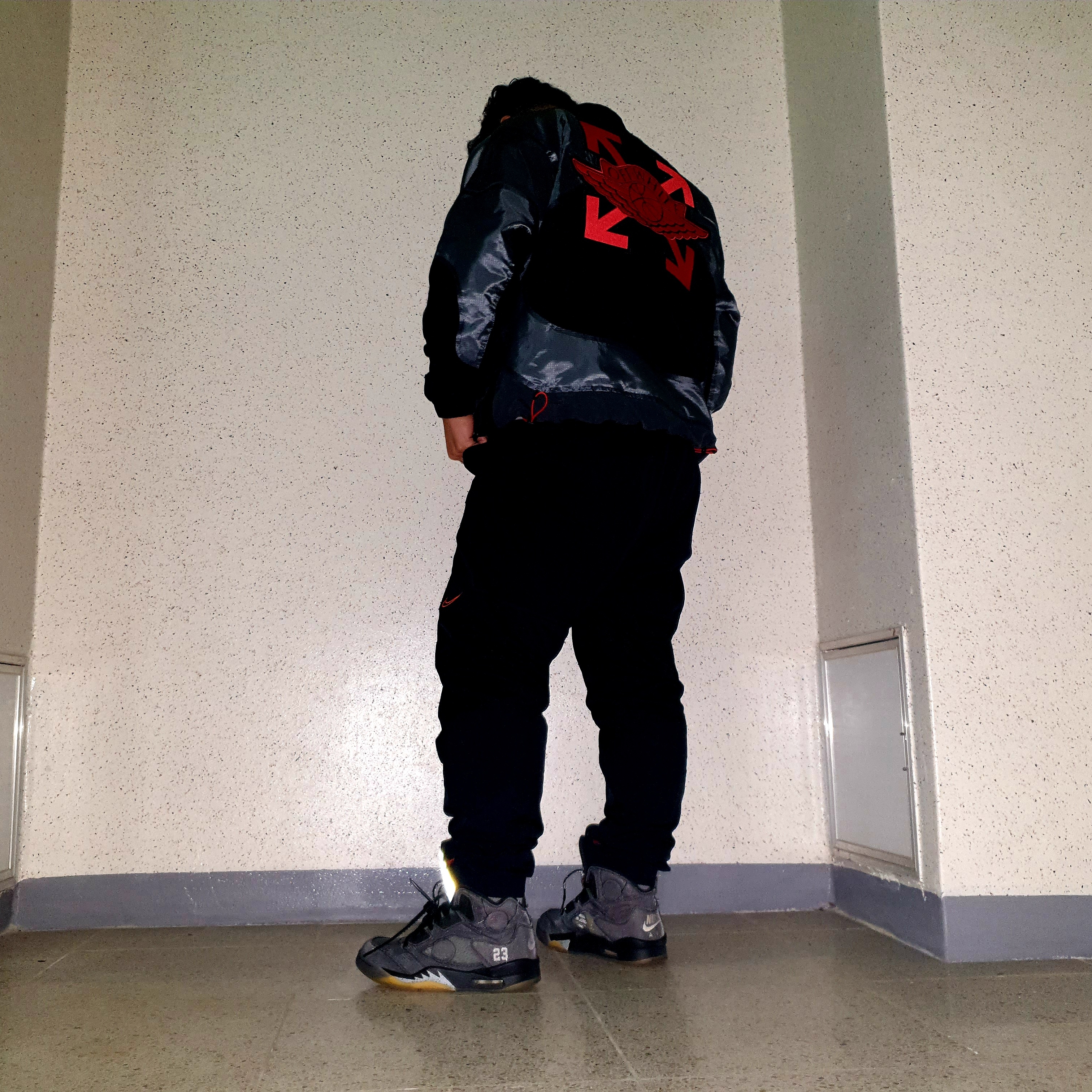 Jordan 5 x Off-White Retro SP Black Muslin 착용 스타일