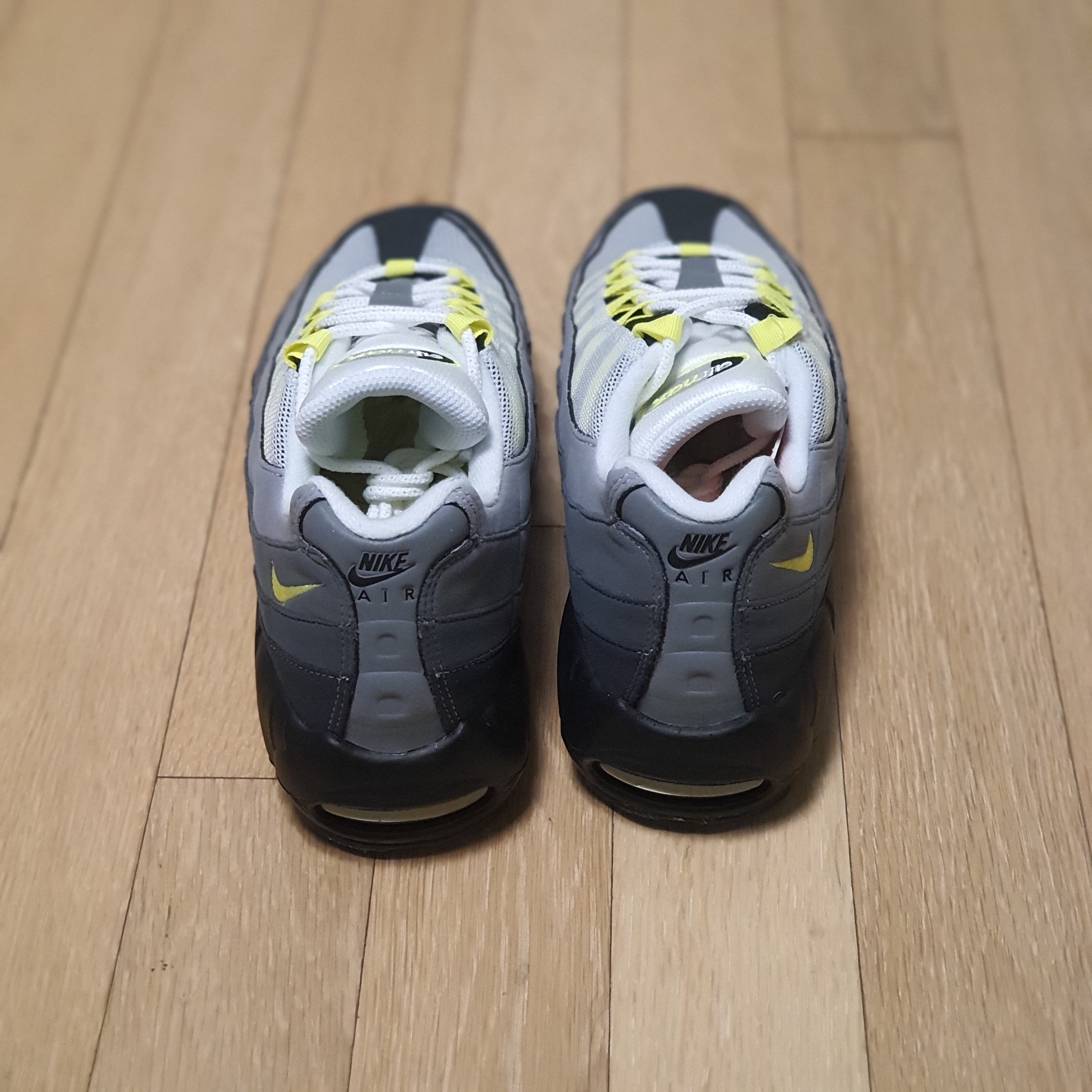Nike Air Max 95 OG Neon Yellow 2020 착용 스타일 - 2