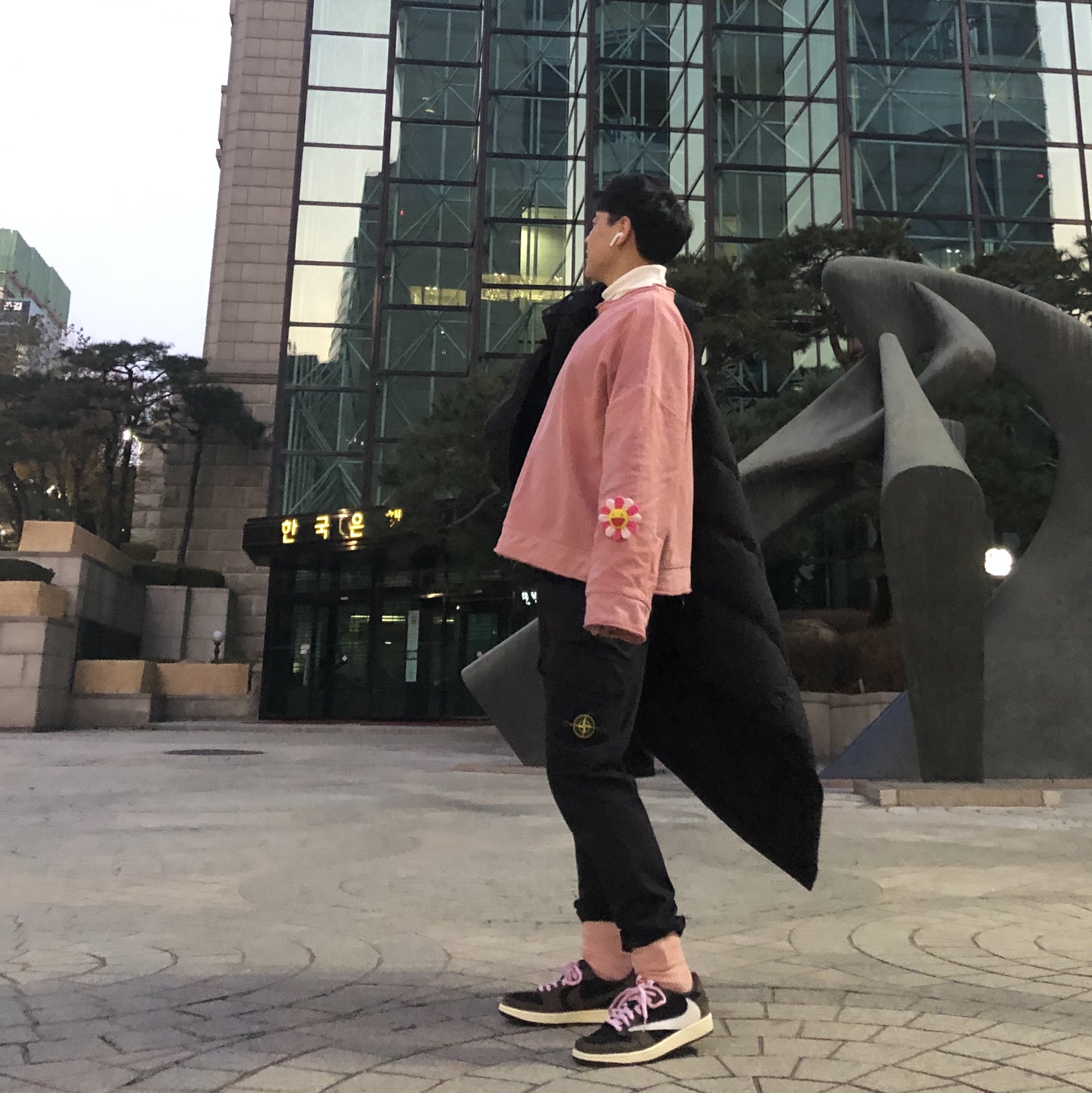 Jordan 1 x Travis Scott Retro Low OG SP Mocha 착용 스타일