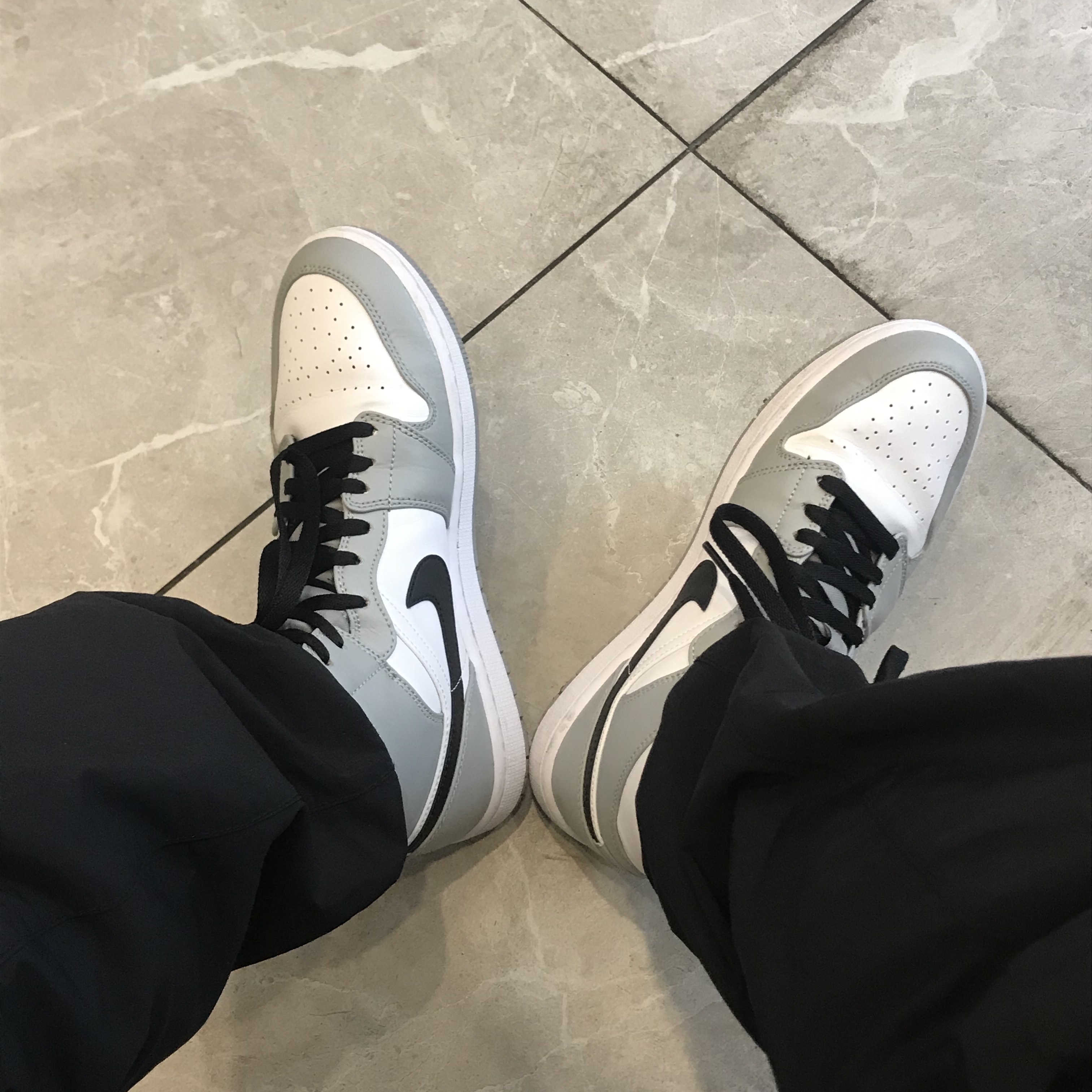 Jordan 1 Mid Light Smoke Grey 착용 스타일