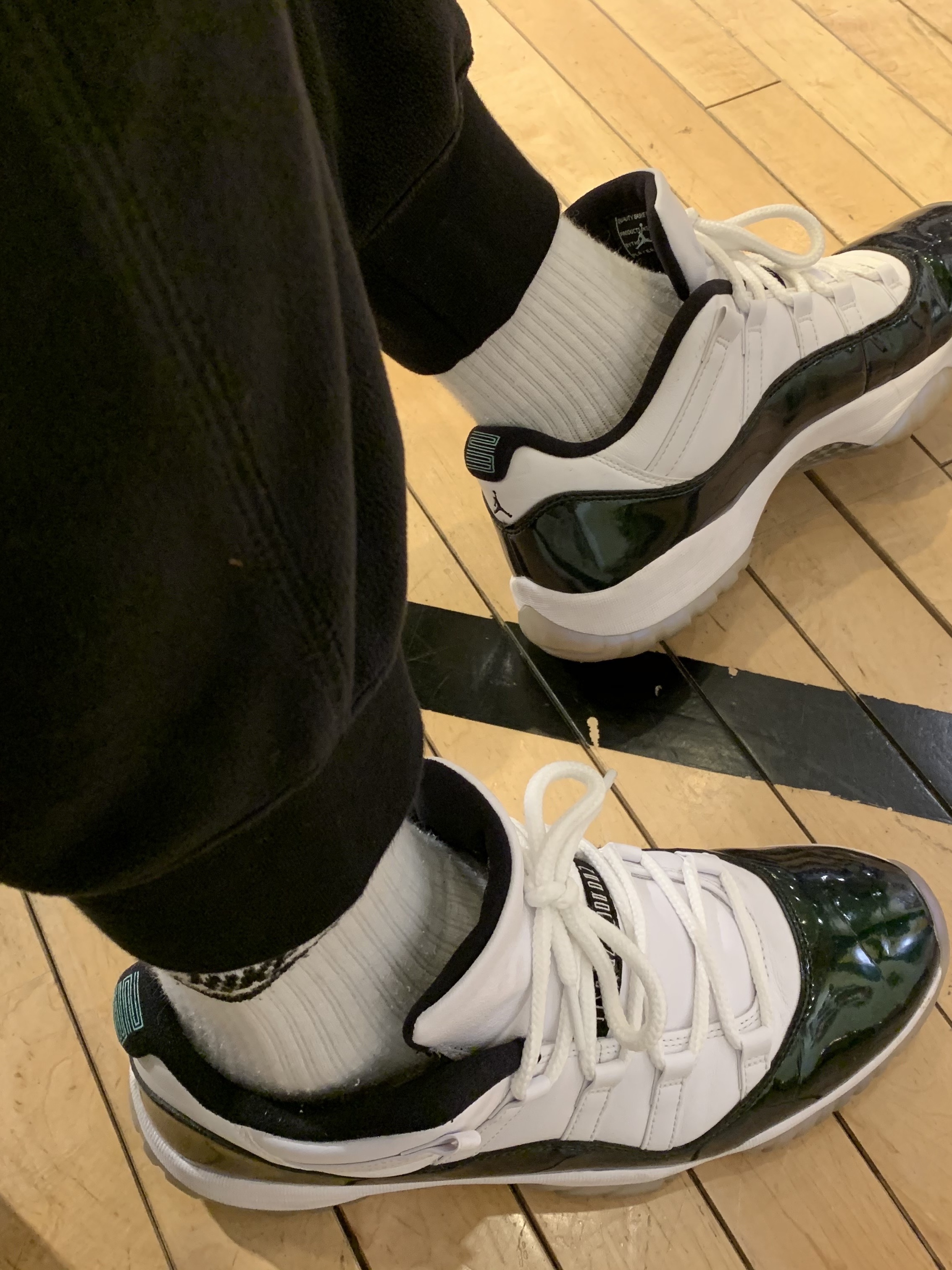 Jordan 11 Retro Low Iridescent 착용 스타일 - 3