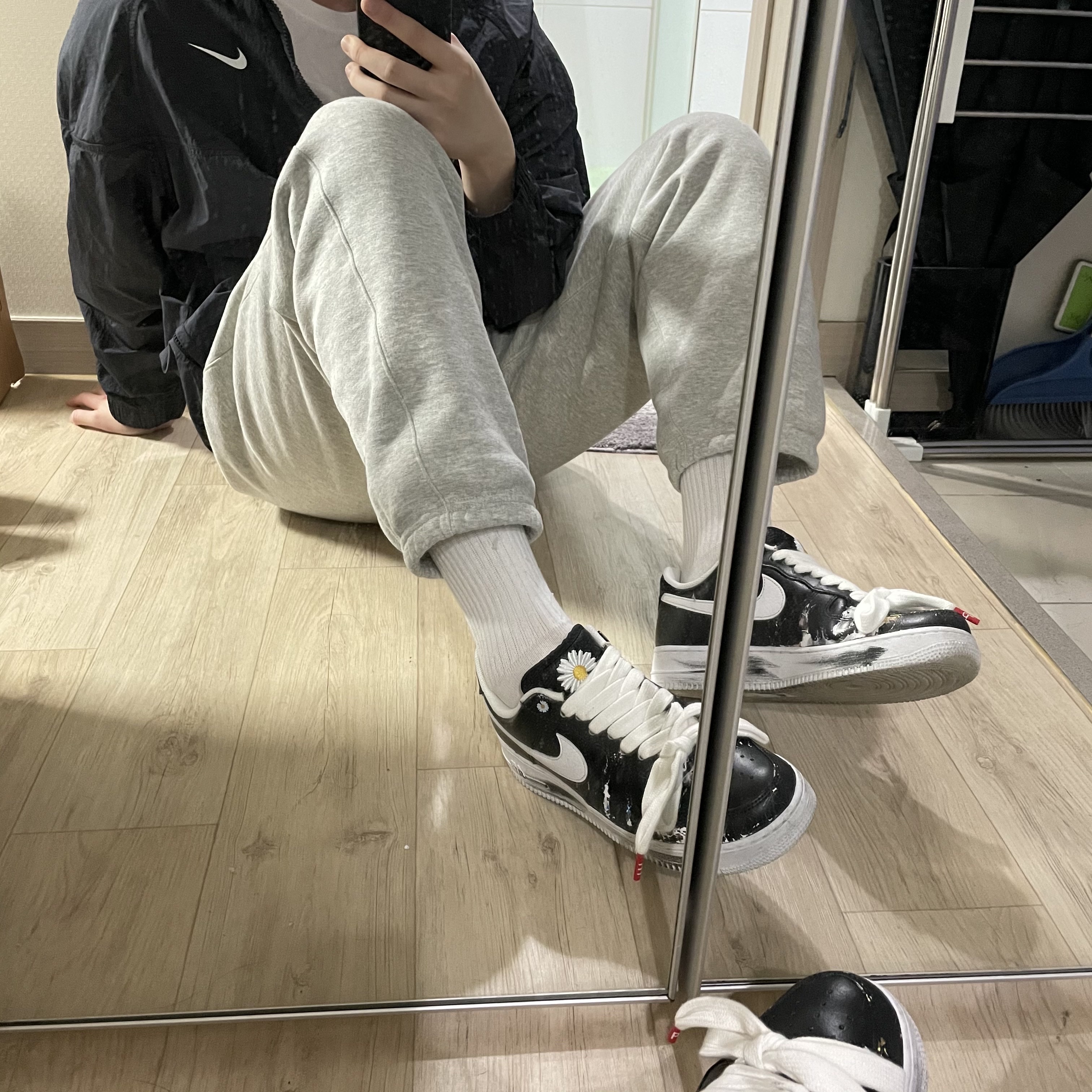 Nike x Stussy Windrunner Jacket Off Noir, Nike x Peaceminusone Air Force 1 Low Para-Noise 착용 스타일