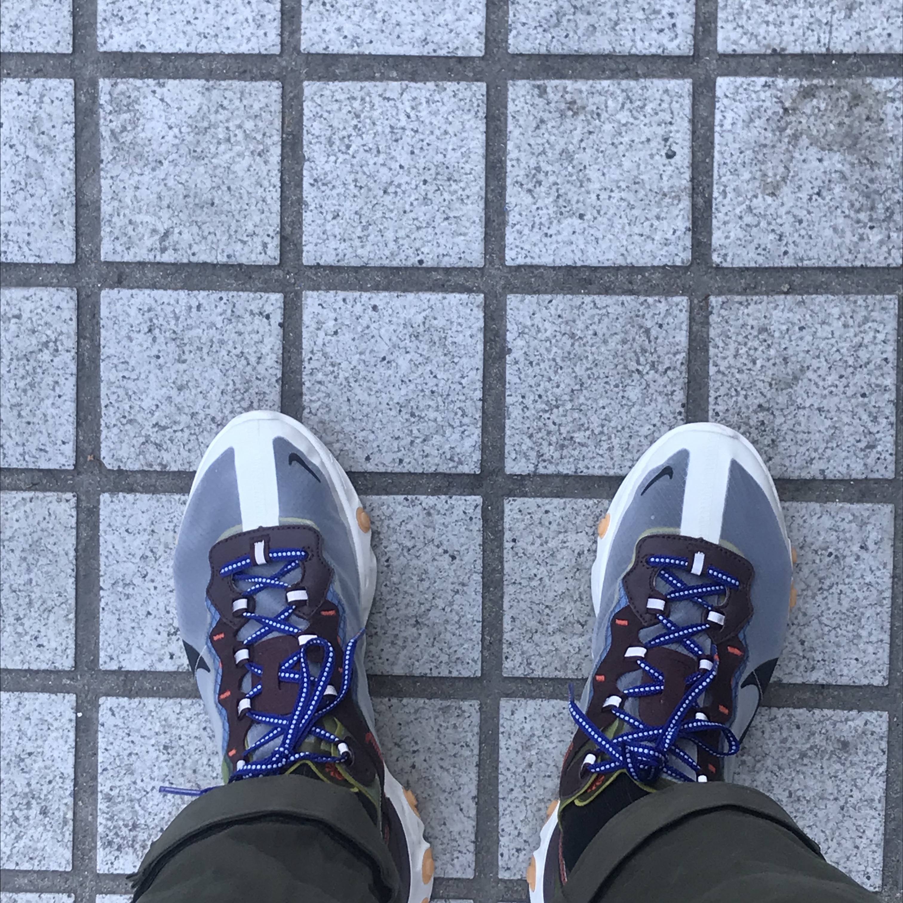 Nike React Element 87 Moss 착용 스타일