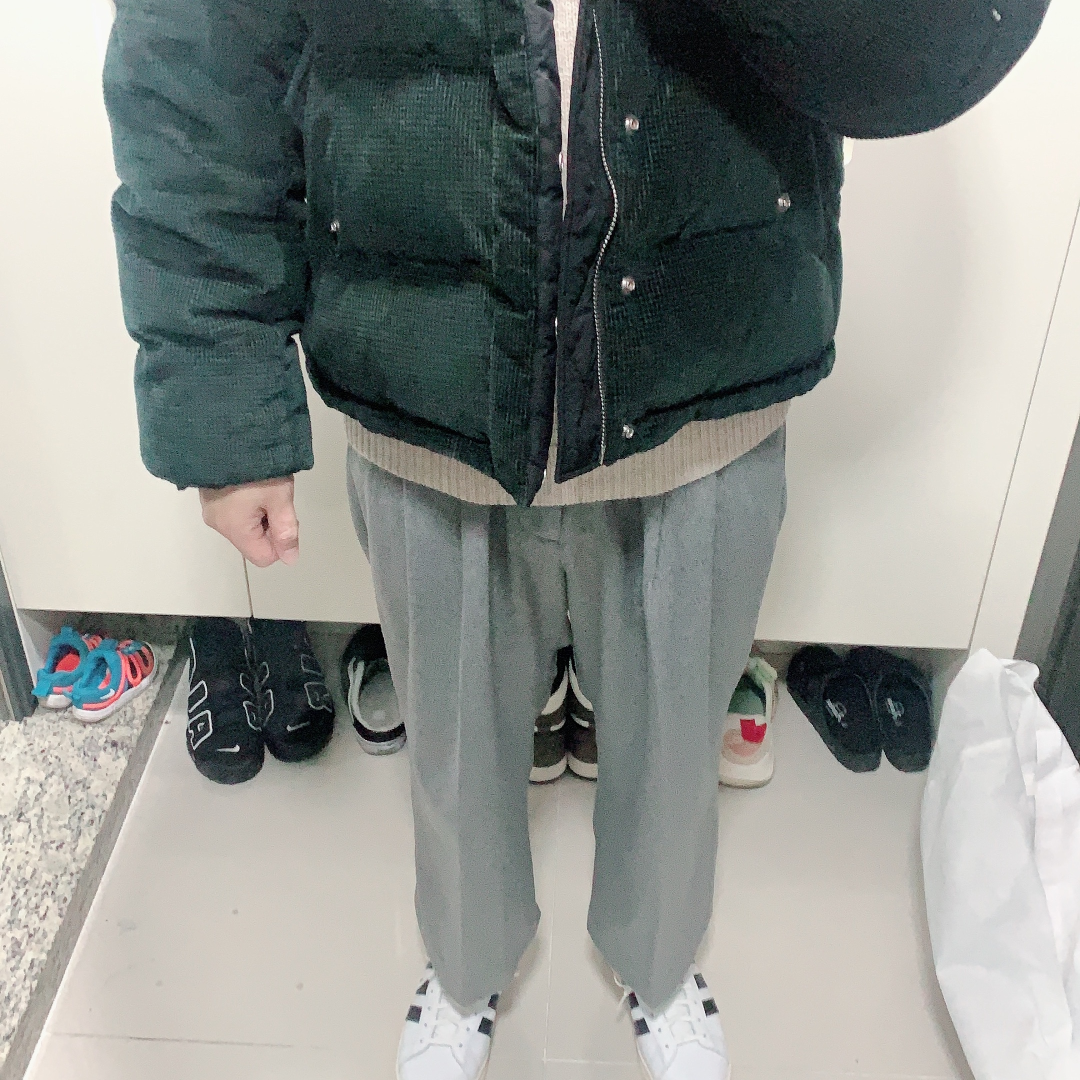 Y-3 Hicho White Black Red, Jordan 1 Retro High OG Black Mocha 착용 스타일 - 1