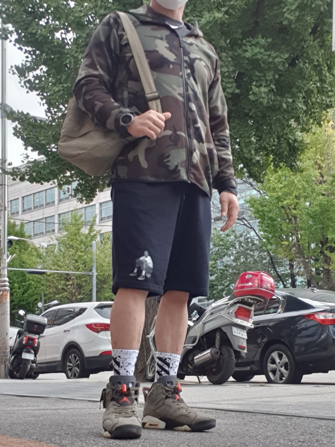 Jordan 6 x Travis Scott Retro Olive 착용 스타일
