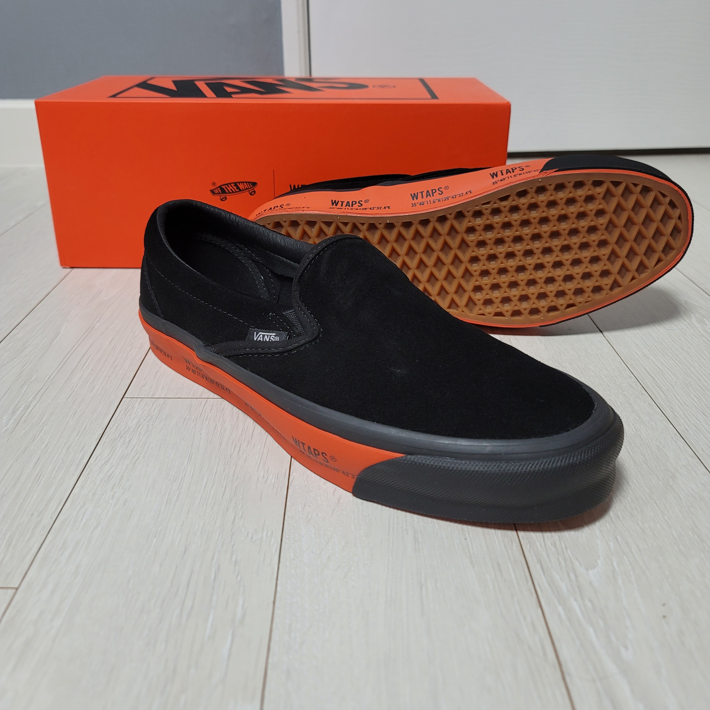 Vans Vault x WTAPS Vault Classic Slip-On LX Black Orange 착용 스타일
