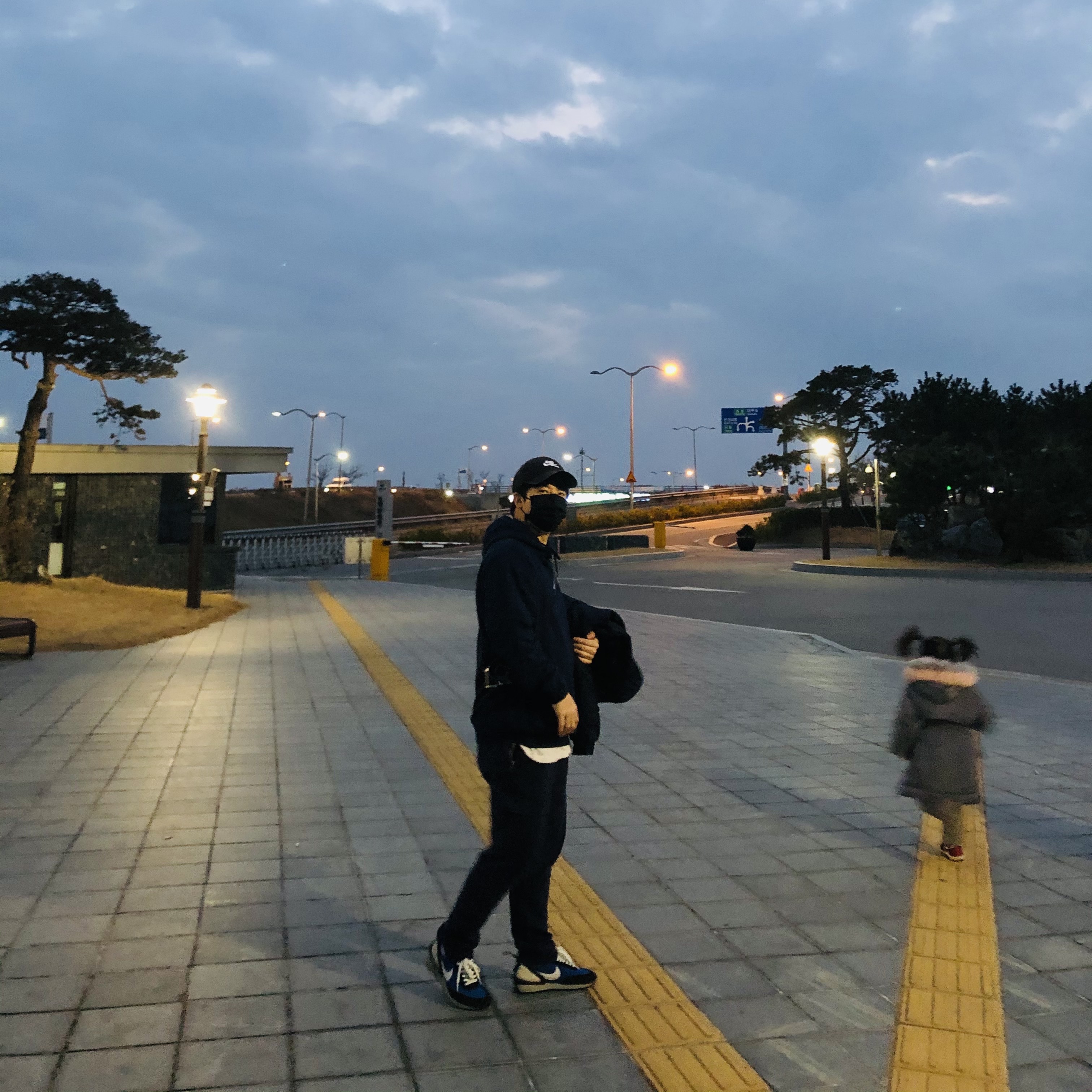 Nike x Undercover Daybreak Blue Jay, Nike Big Swoosh Full Zip Jacket White Navy 착용 스타일