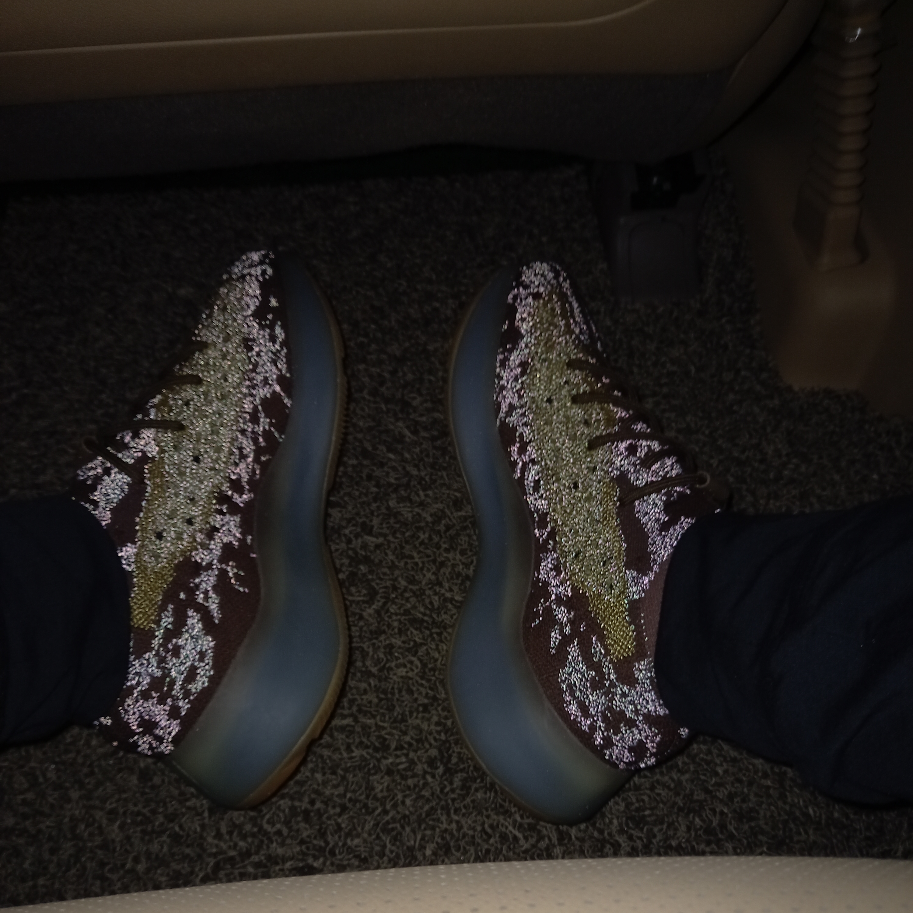 Adidas Yeezy Boost 380 LMNTE - Reflective 착용 스타일