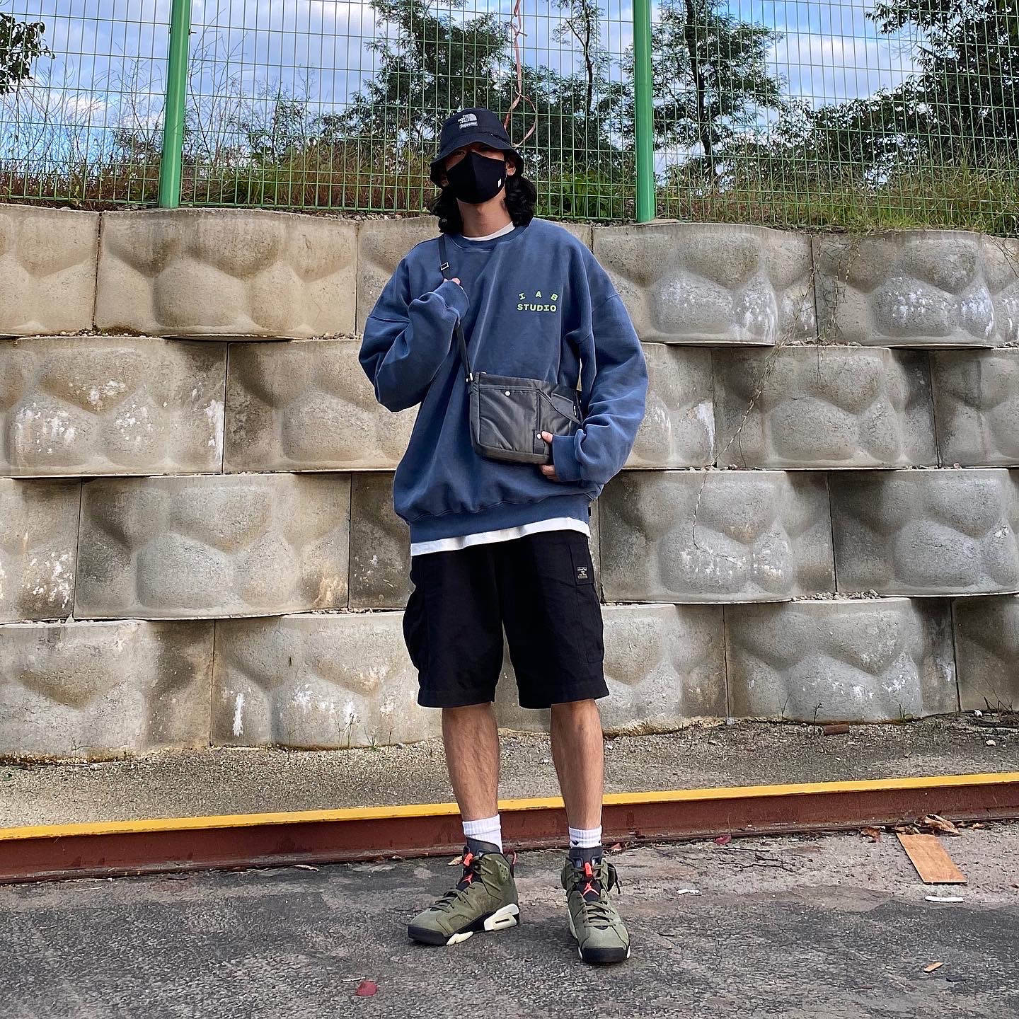 Jordan 6 x Travis Scott Retro Olive, Supreme x The North Face Snakeskin Packable Reversible Crusher Black - 18SS 착용 스타일 - 2