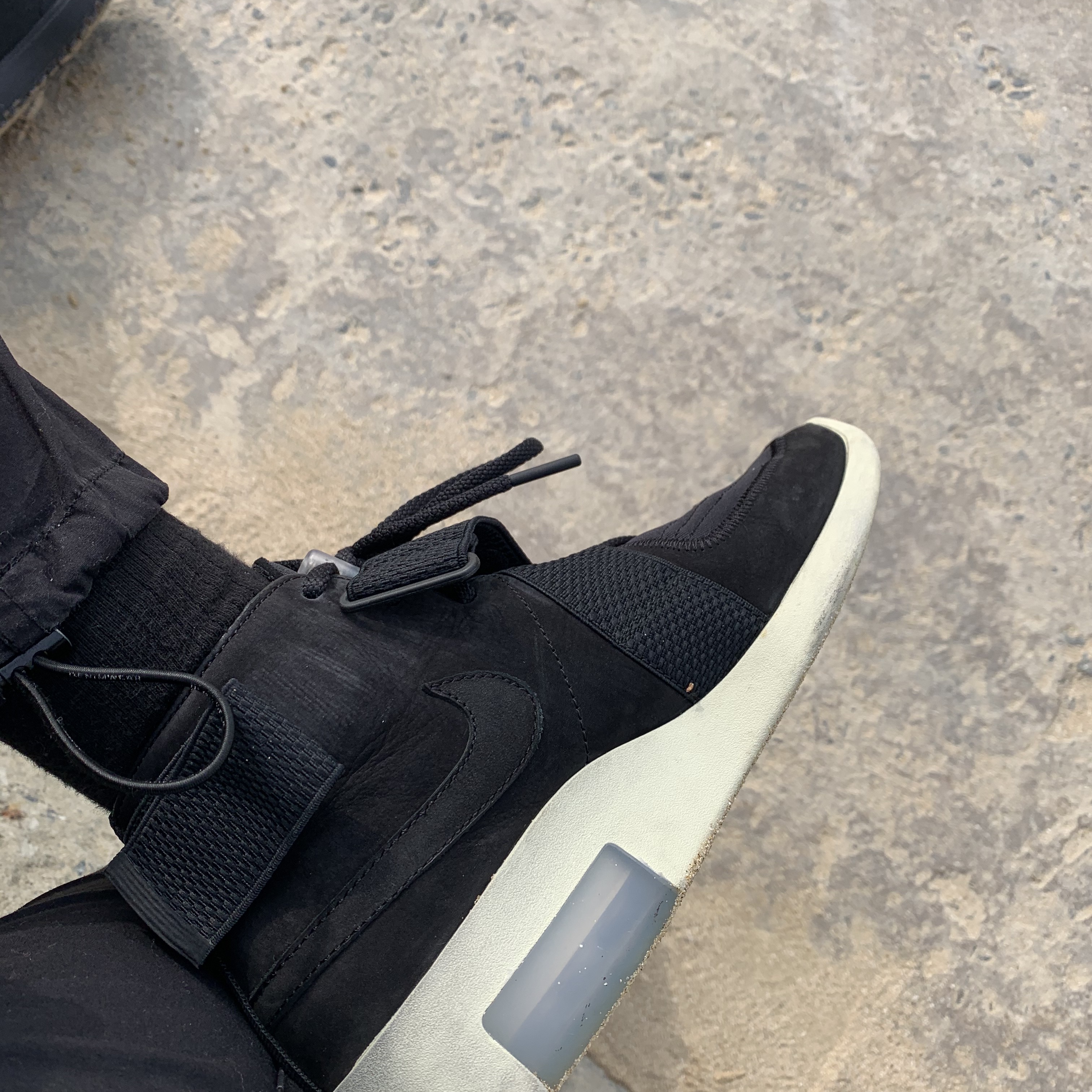Nike x Fear of God Air Fear of God Raid Black 착용 스타일 - 2