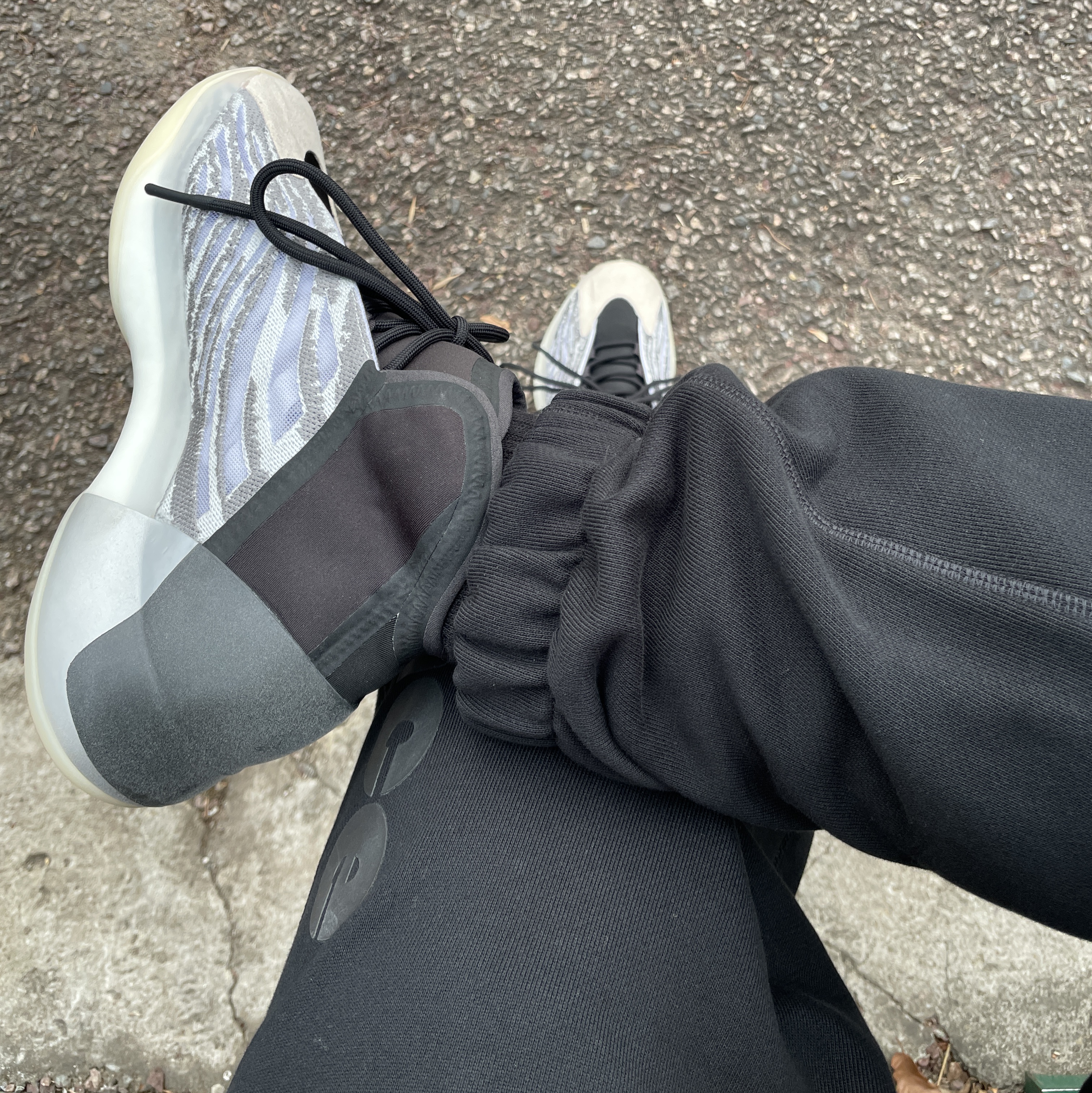 Adidas Yeezy QNTM Lifestyle 착용 스타일 - 1