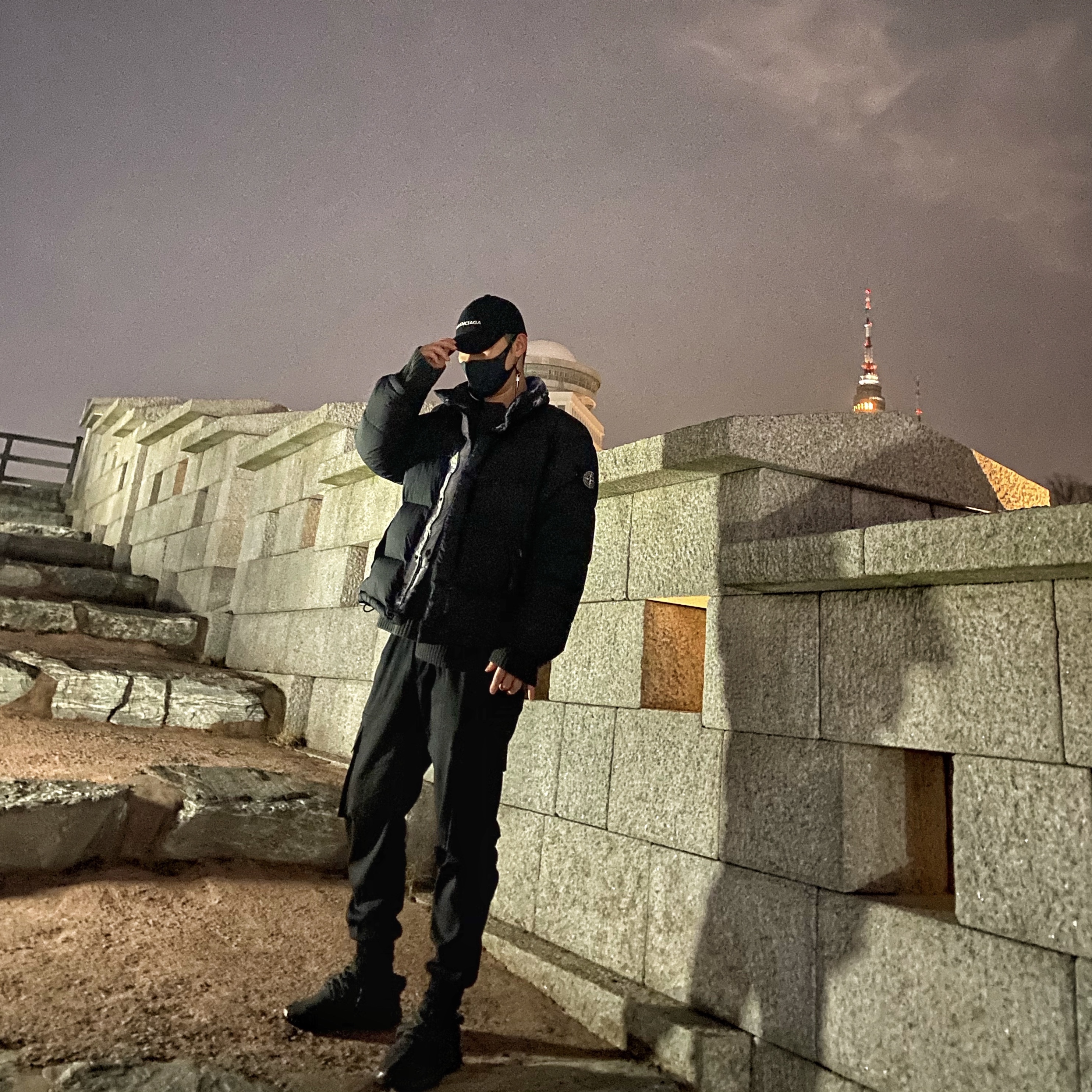 Adidas Yeezy Boost 350 Pirate Black 2016, Supreme x Stone Island Painted Camo Crinkle Down Jacket Black - 20FW 착용 스타일 - 1