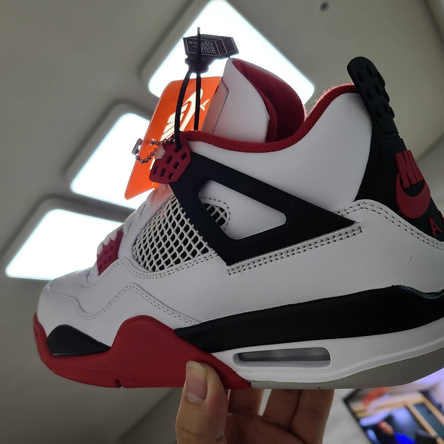 Jordan 4 Retro OG Fire Red 2020 착용 스타일