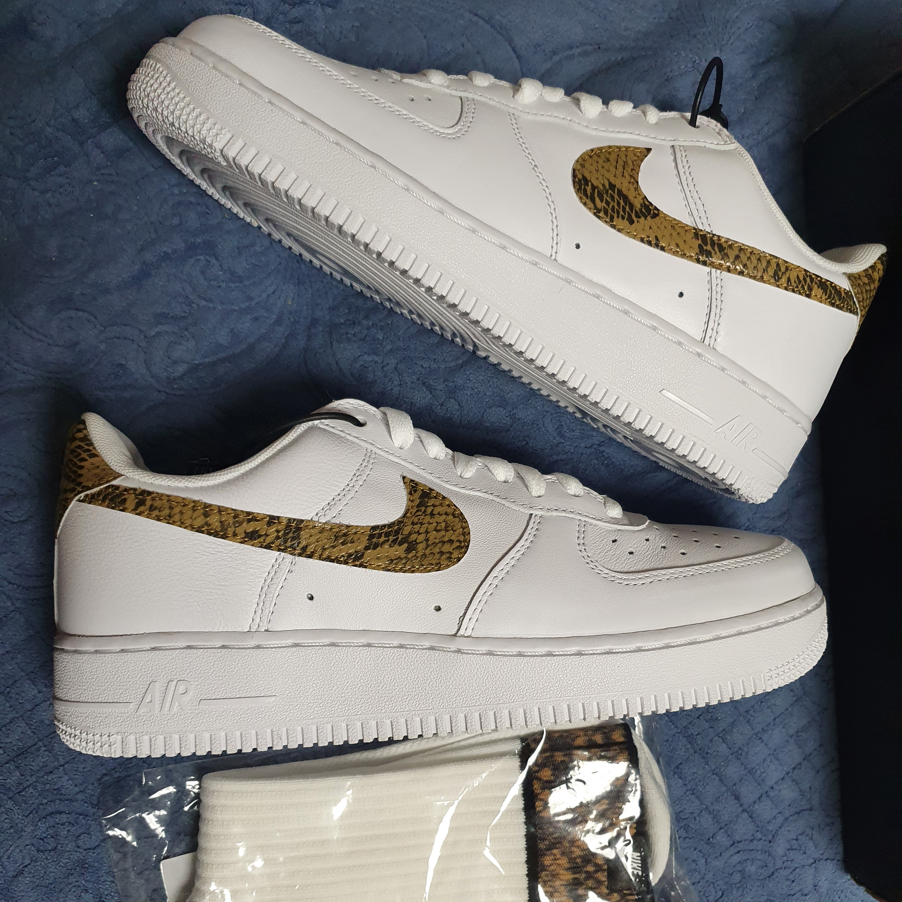 Nike Air Force 1 Low Retro PRM QS Ivory Snake 2019 착용 스타일 - 2