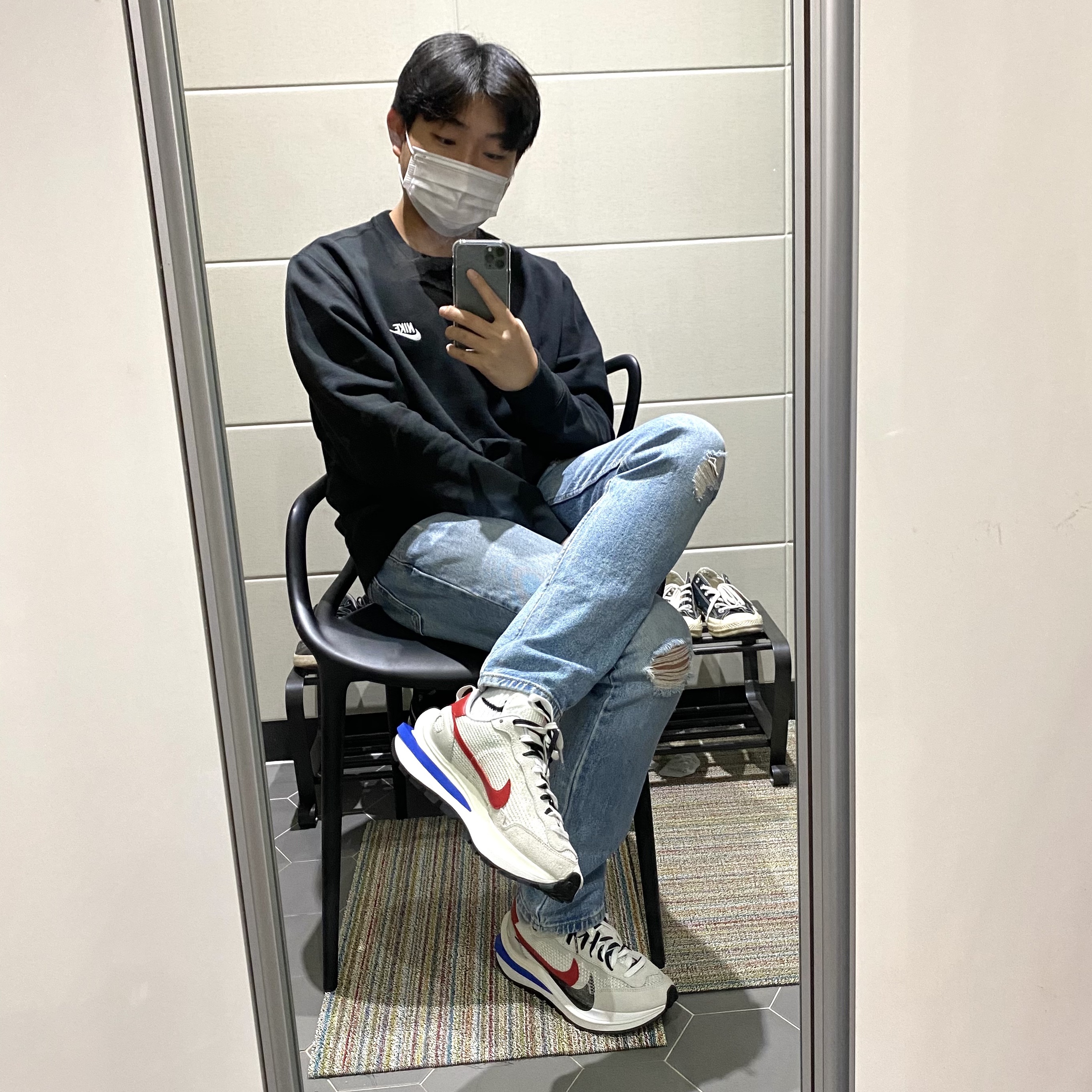 Nike x Sacai VaporWaffle Royal Fuchsia 착용 스타일