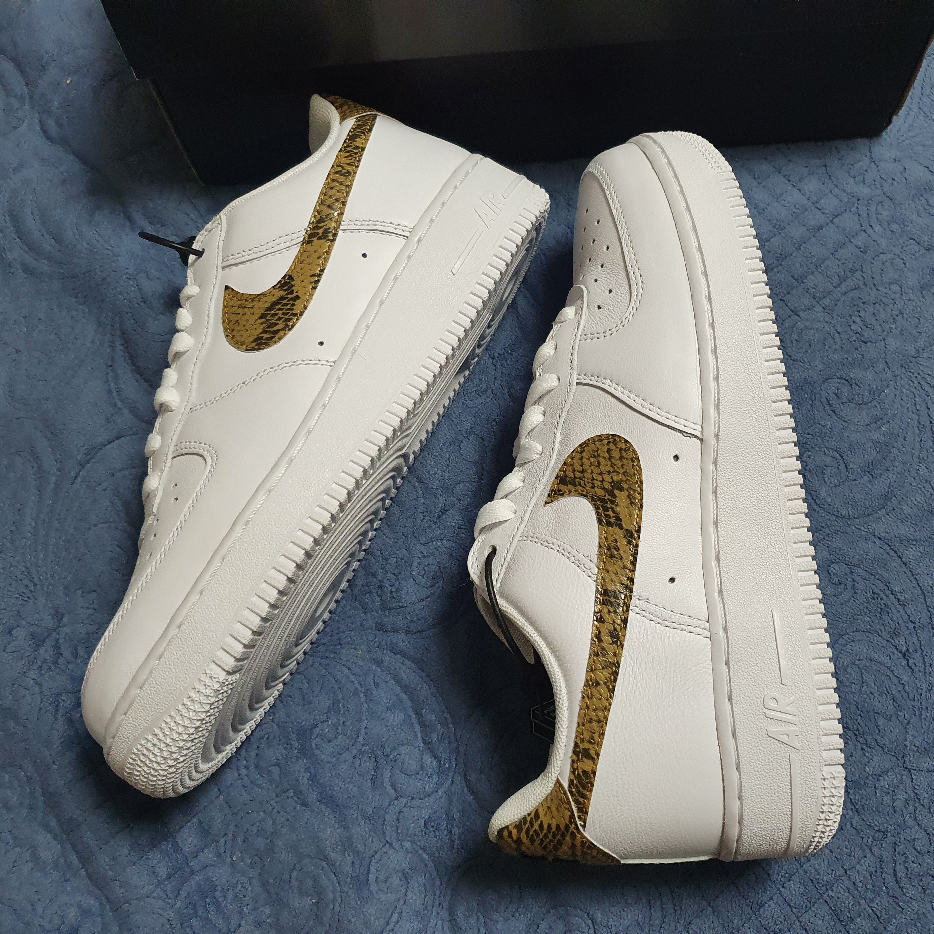Nike Air Force 1 Low Retro PRM QS Ivory Snake 2019 착용 스타일 - 1
