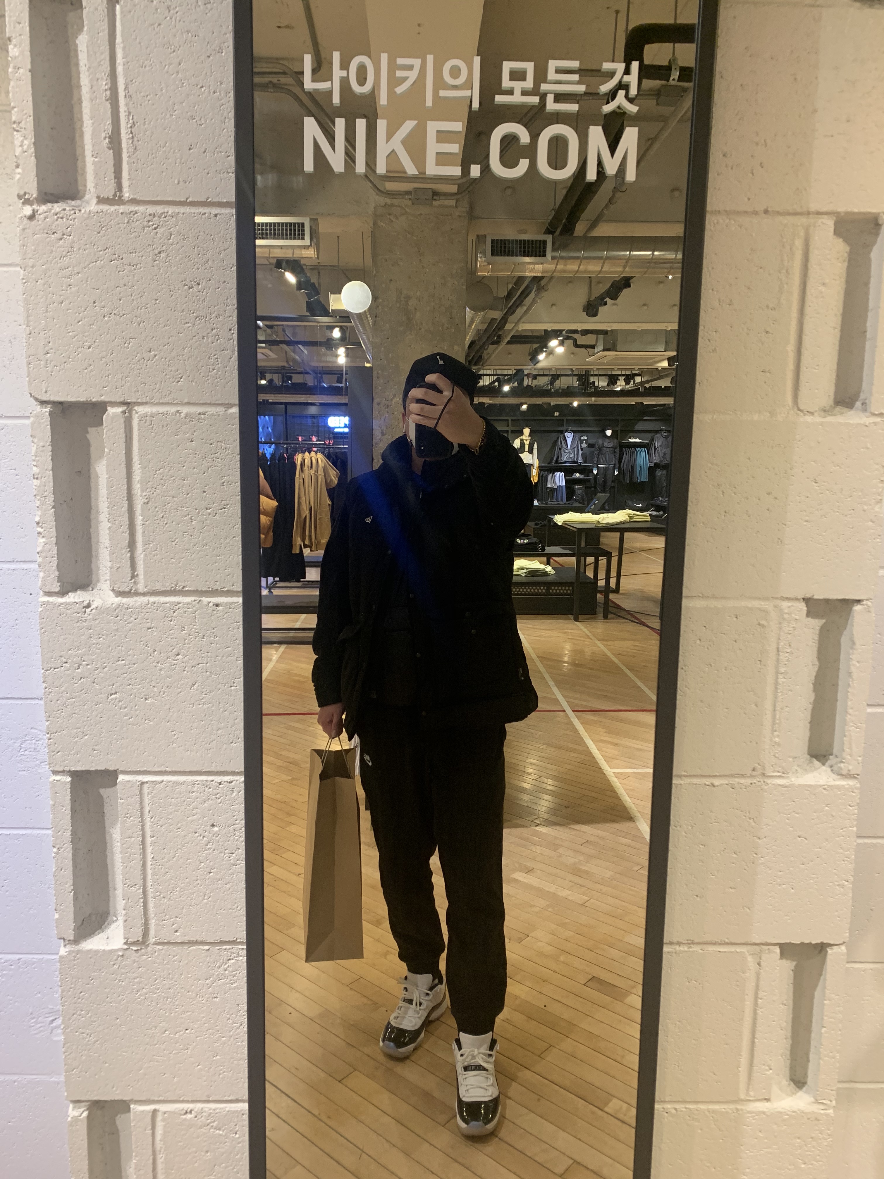 Jordan 11 Retro Low Iridescent 착용 스타일 - 1