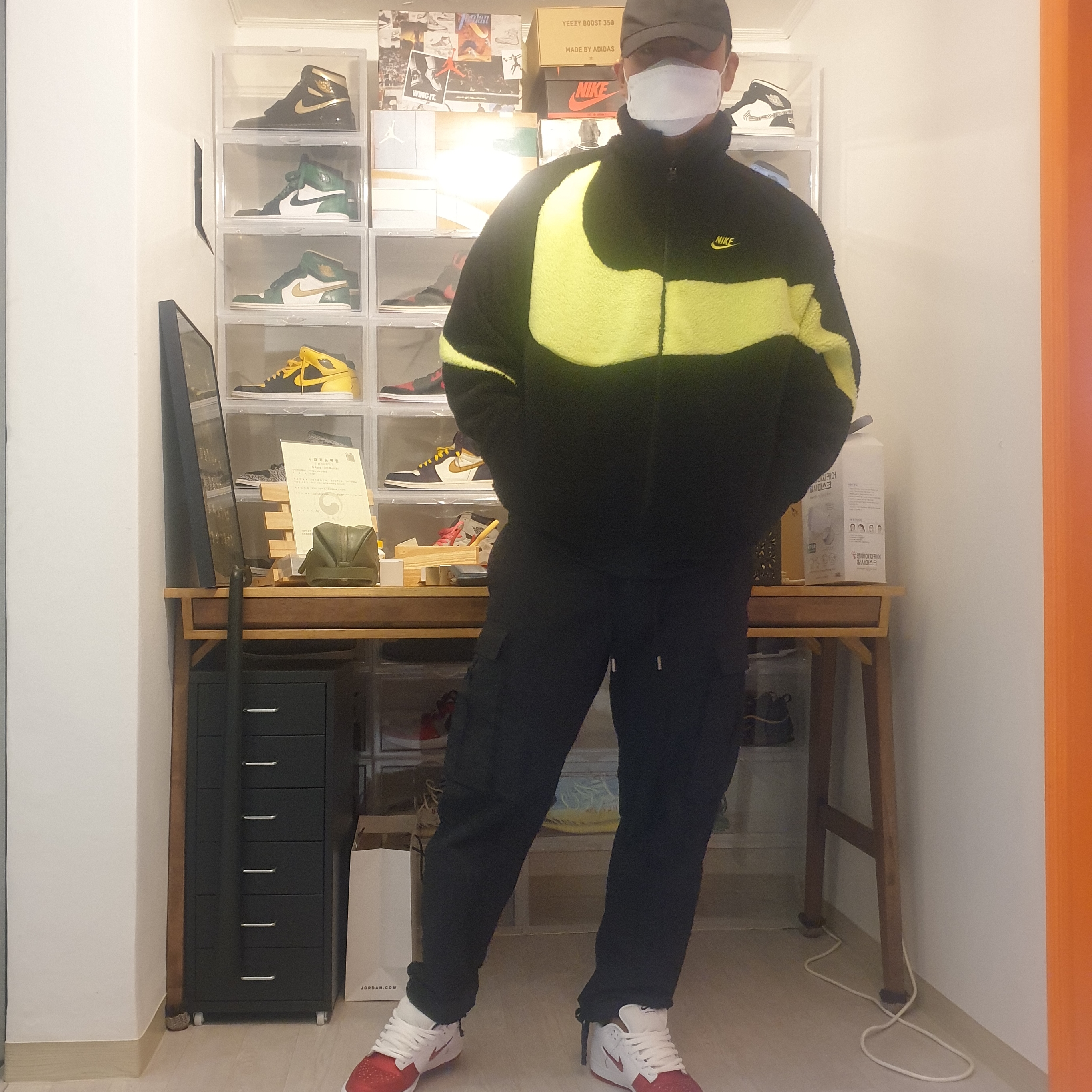 Nike x Supreme SB Dunk Low Jewel Swoosh Red, Jordan 1 x Union Retro High Black Toe 착용 스타일
