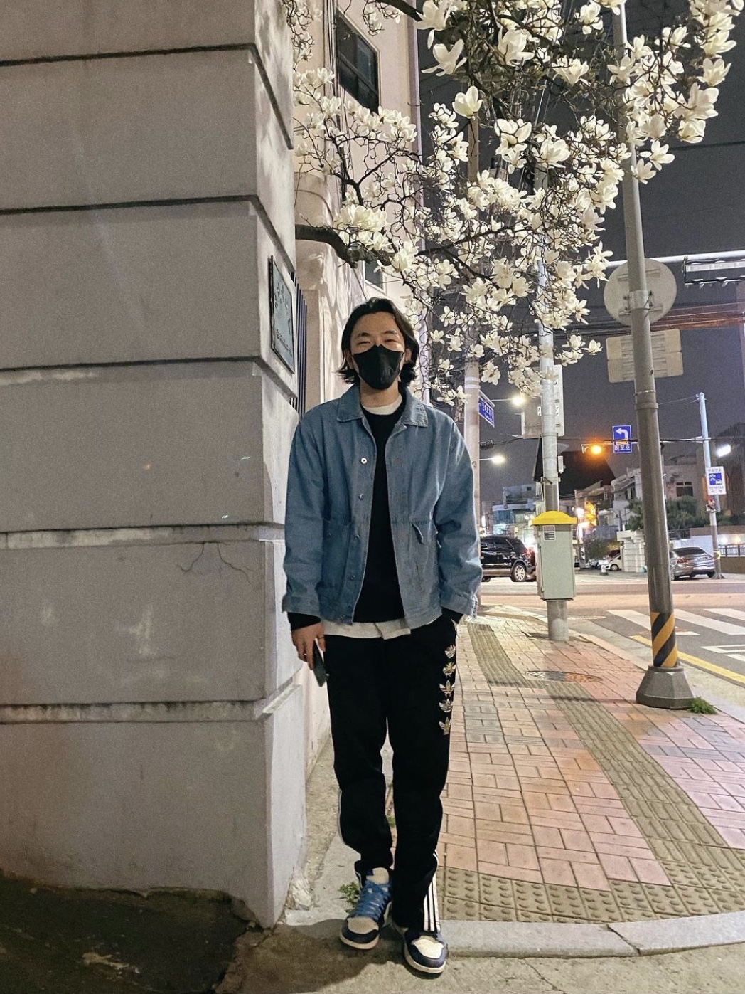 Jordan 1 Retro High Obsidian UNC 착용 스타일 - 3