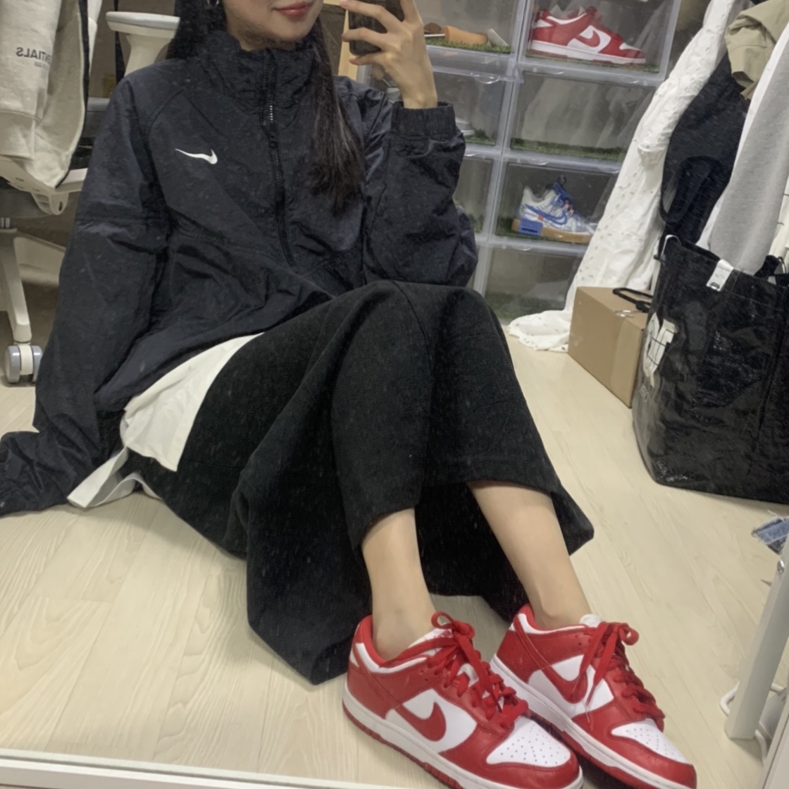 Nike x Stussy Windrunner Jacket Off Noir, Nike Dunk Low SP University Red 2020 착용 스타일