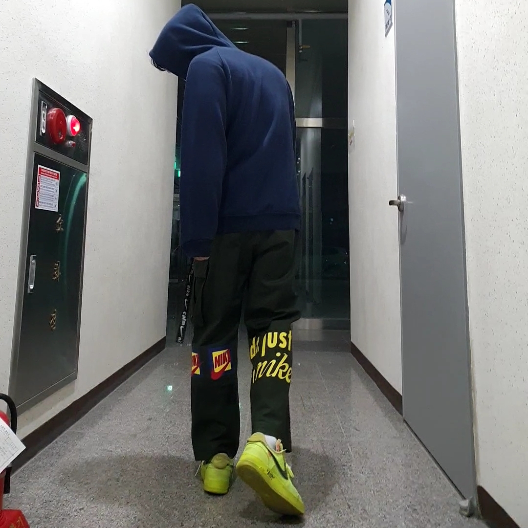 Nike x Off-White Air Force 1 Low Volt, Nike x Cactus Plant Flea Market Track Pants Olive 착용 스타일