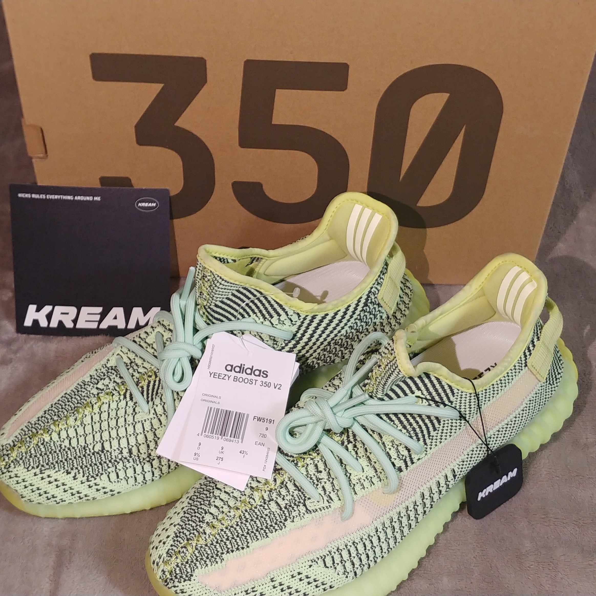 Adidas Yeezy Boost 350 V2 Yeezreel - Non-Reflective 착용 스타일