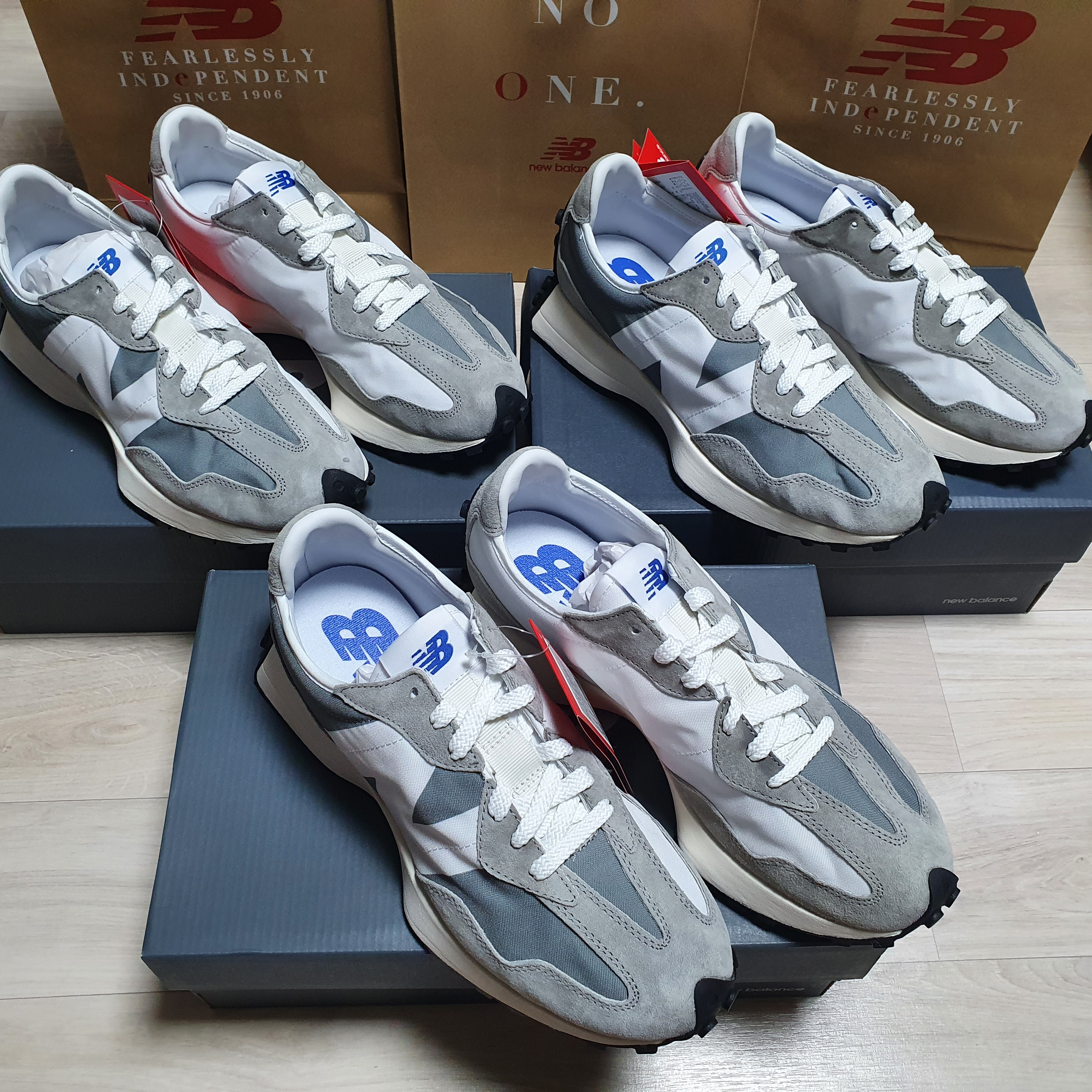 New Balance 327 Grey 착용 스타일