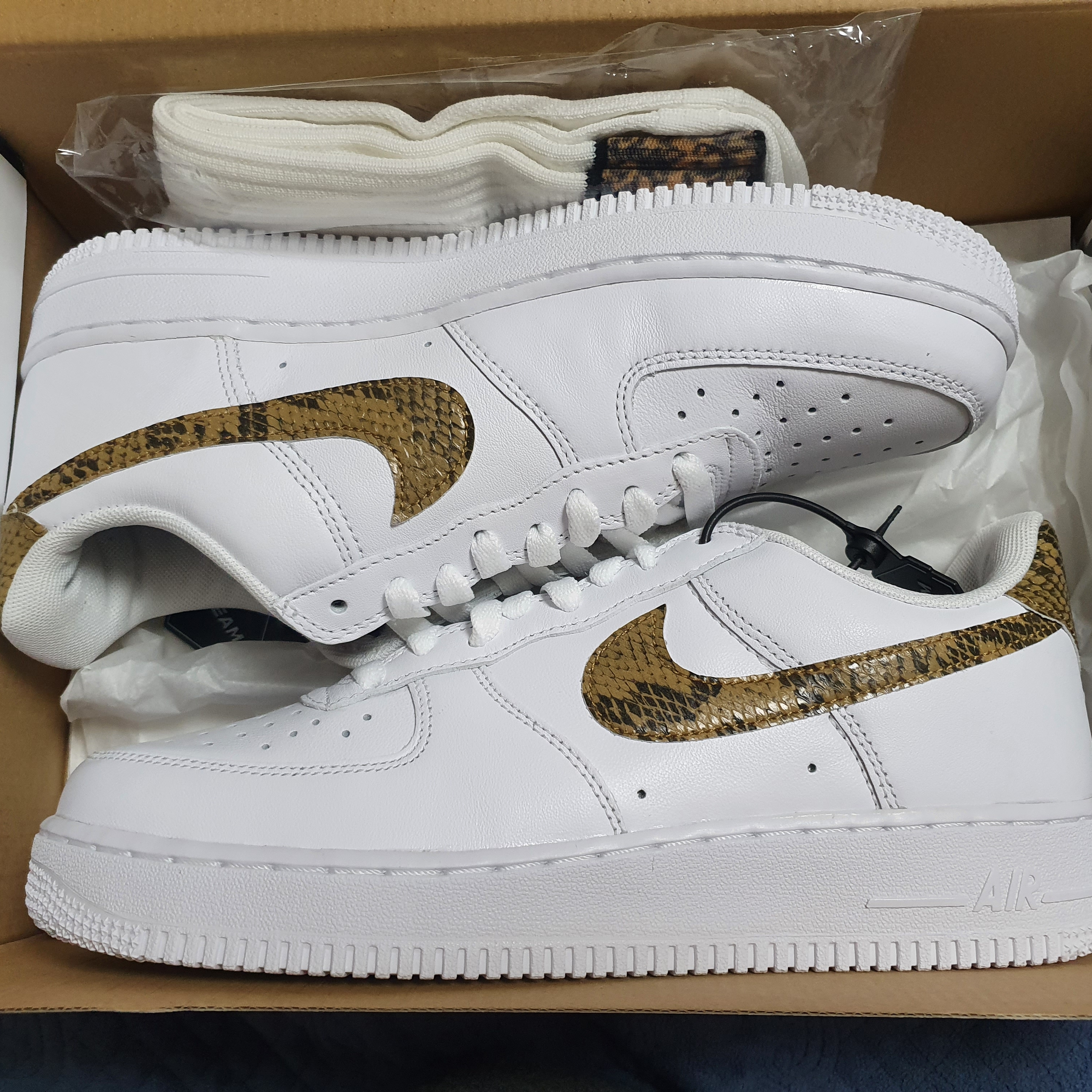 Nike Air Force 1 Low Retro PRM QS Ivory Snake 2019 착용 스타일 - 3