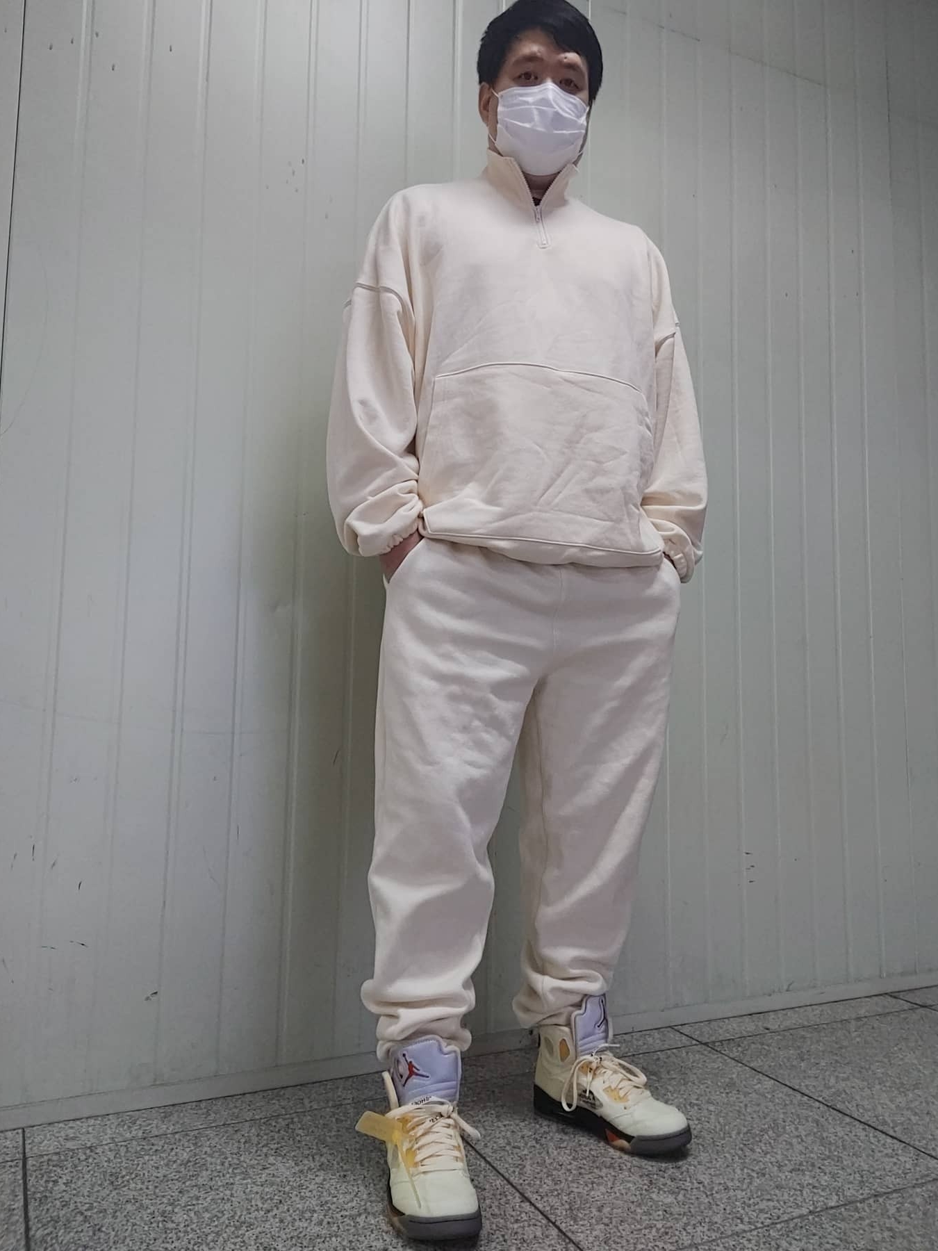 Jordan 5 x Off-White Retro SP Sail Fire Red 착용 스타일 - 1