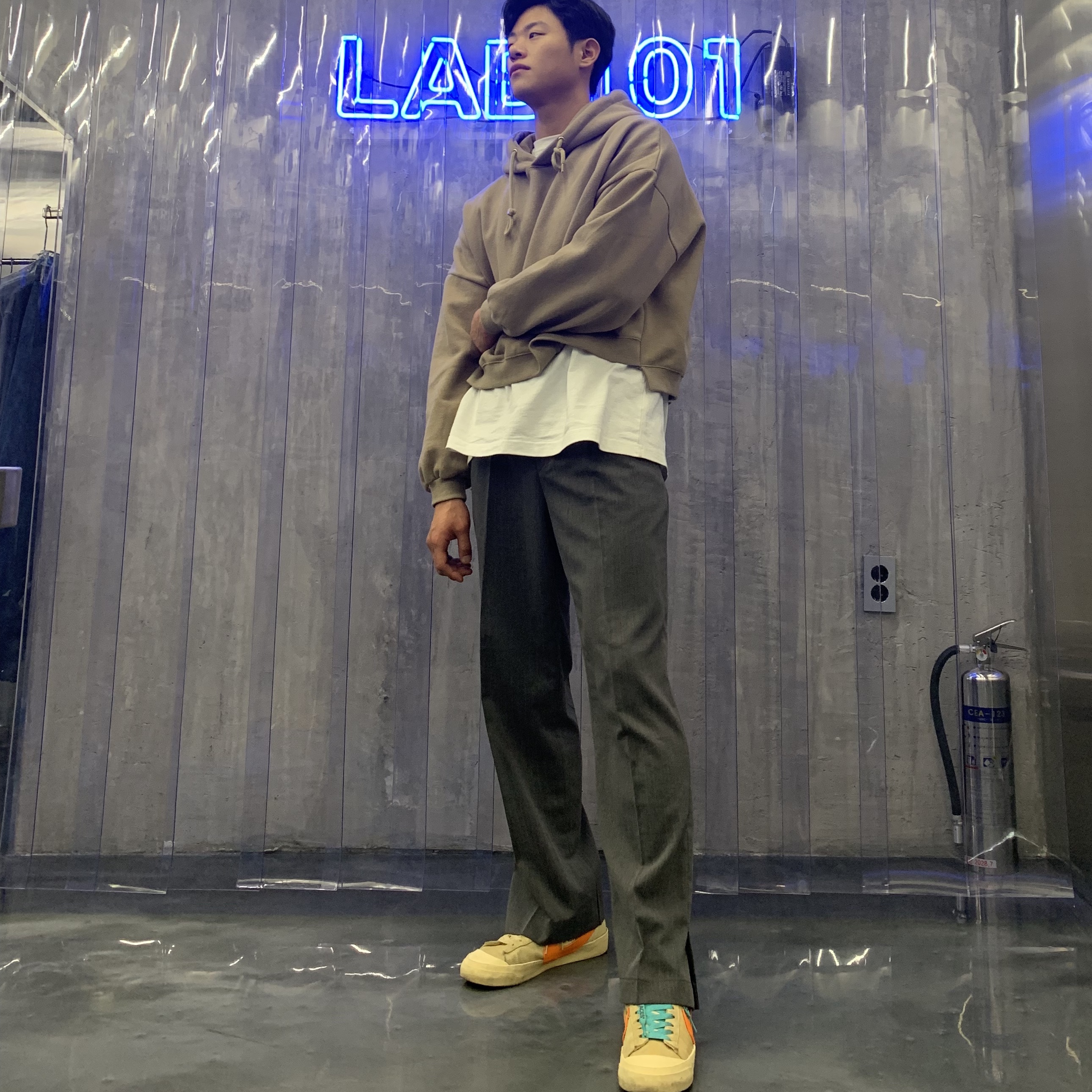 Nike x Off-White Blazer Mid Off-White All Hallow's Eve 착용 스타일