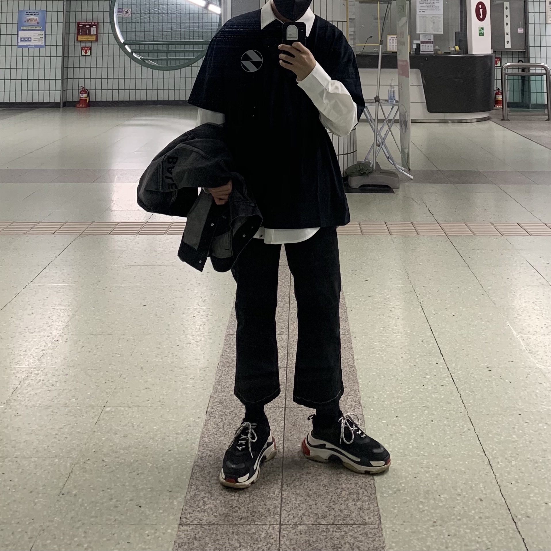 Balenciaga Triple S Trainer Black White Red 2018 착용 스타일