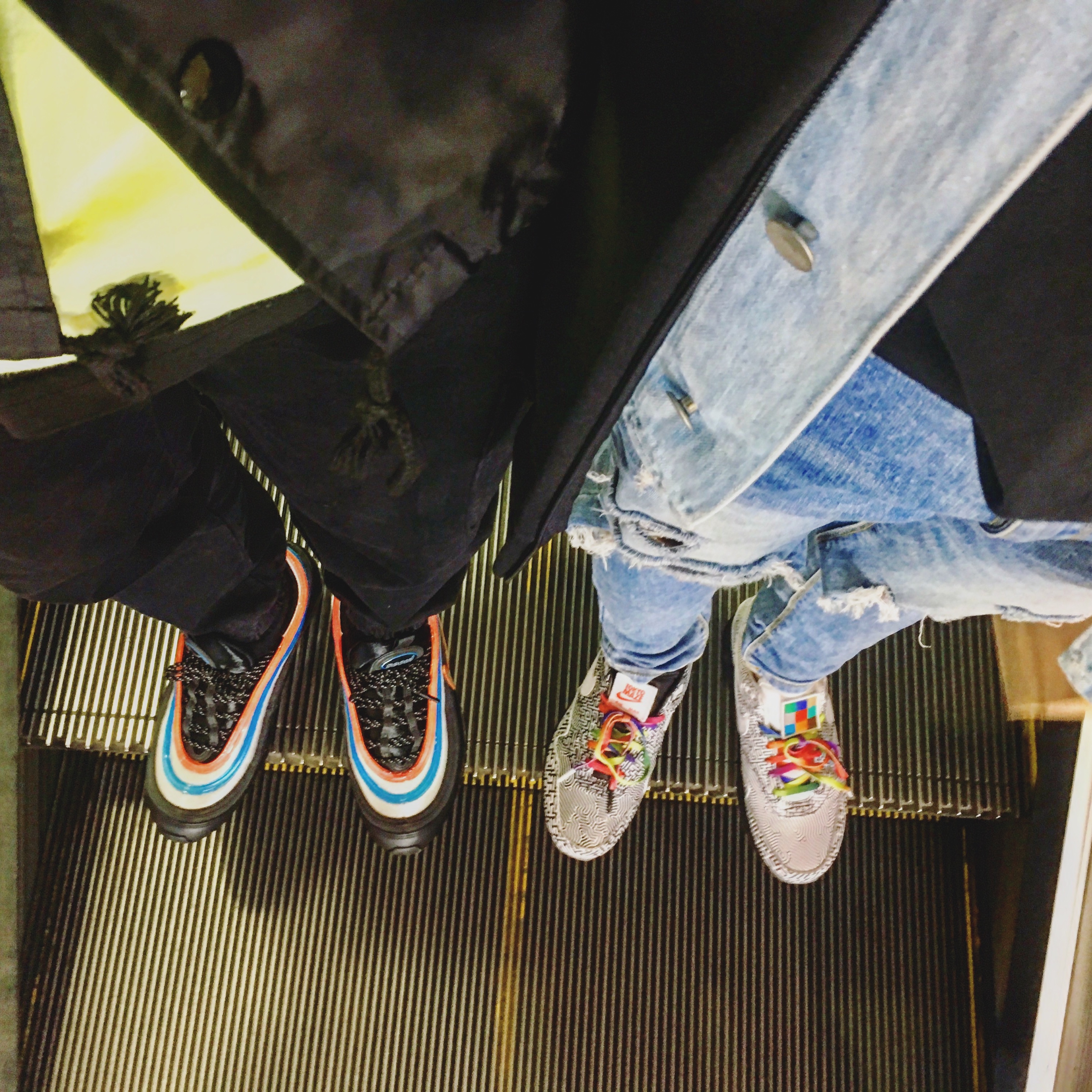 Nike Air Max 97 Neon Seoul, Nike Air Max 1 Tokyo Maze 착용 스타일