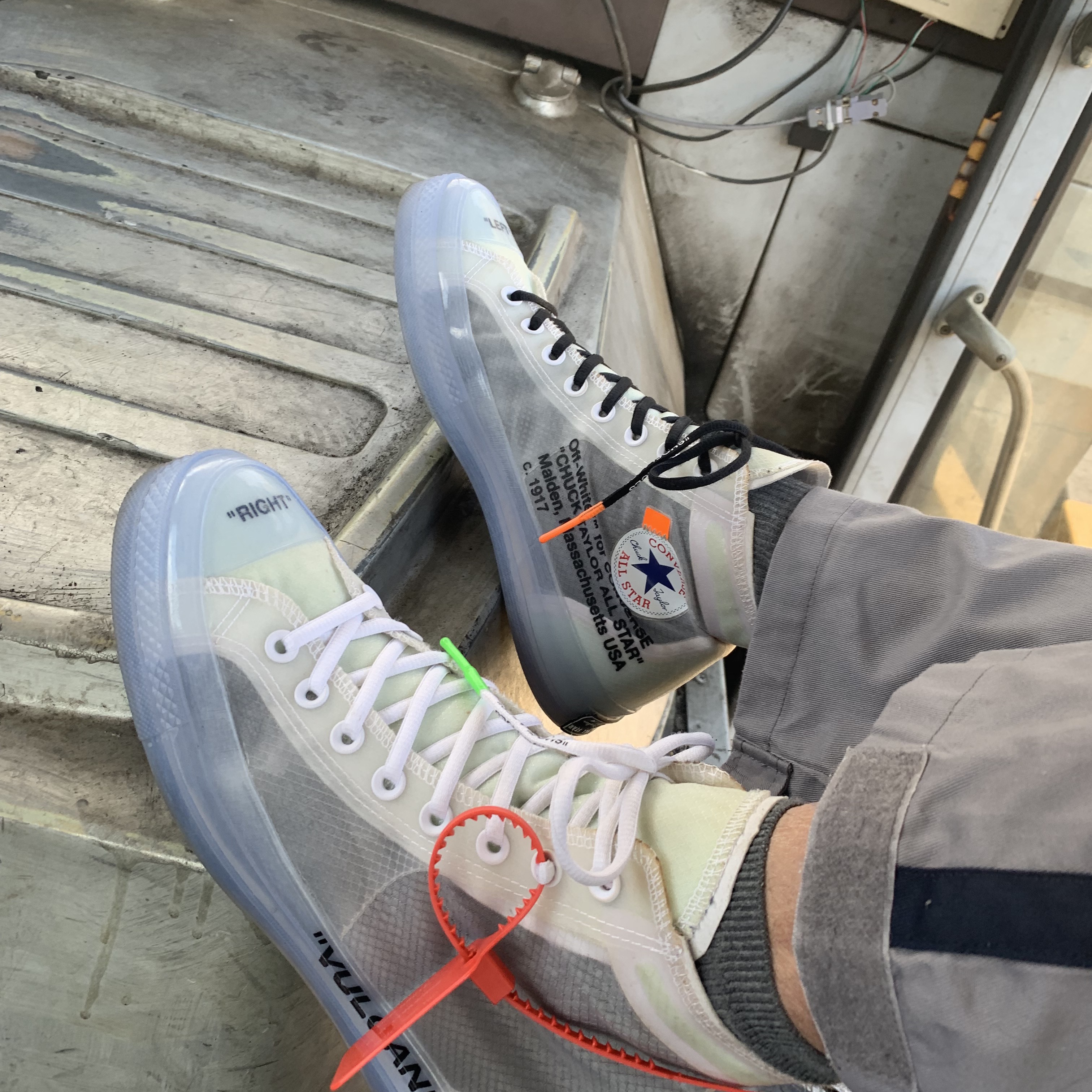 Converse x Off-White Chuck 70 High The Ten 착용 스타일 - 2