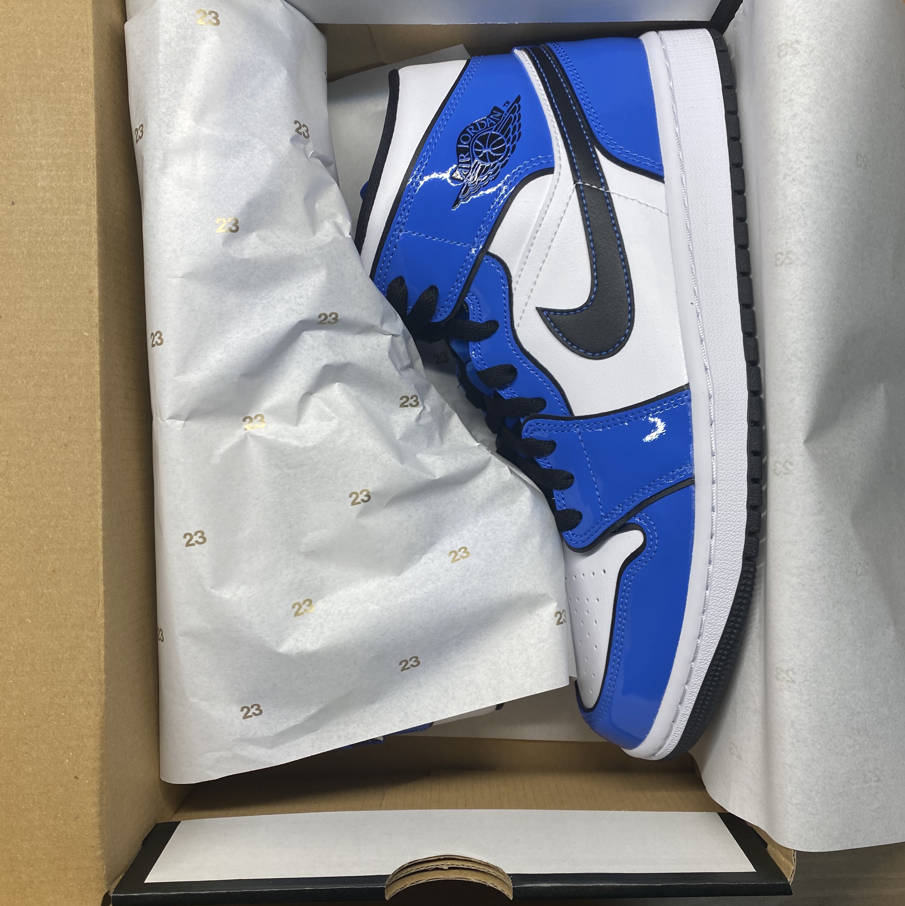 Jordan 1 Mid SE Signal Blue 착용 스타일
