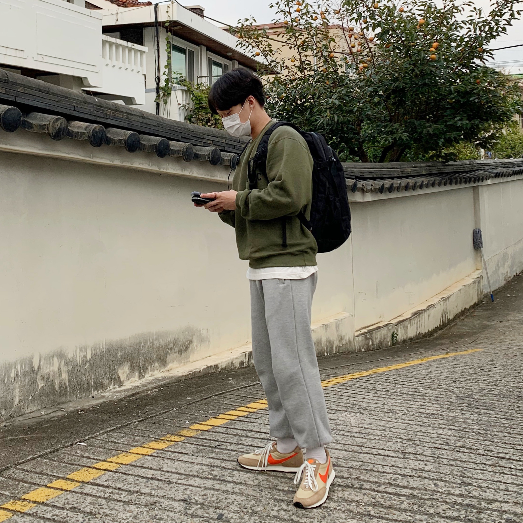 Nike Daybreak SP Vegas Gold College Orange 착용 스타일 - 3