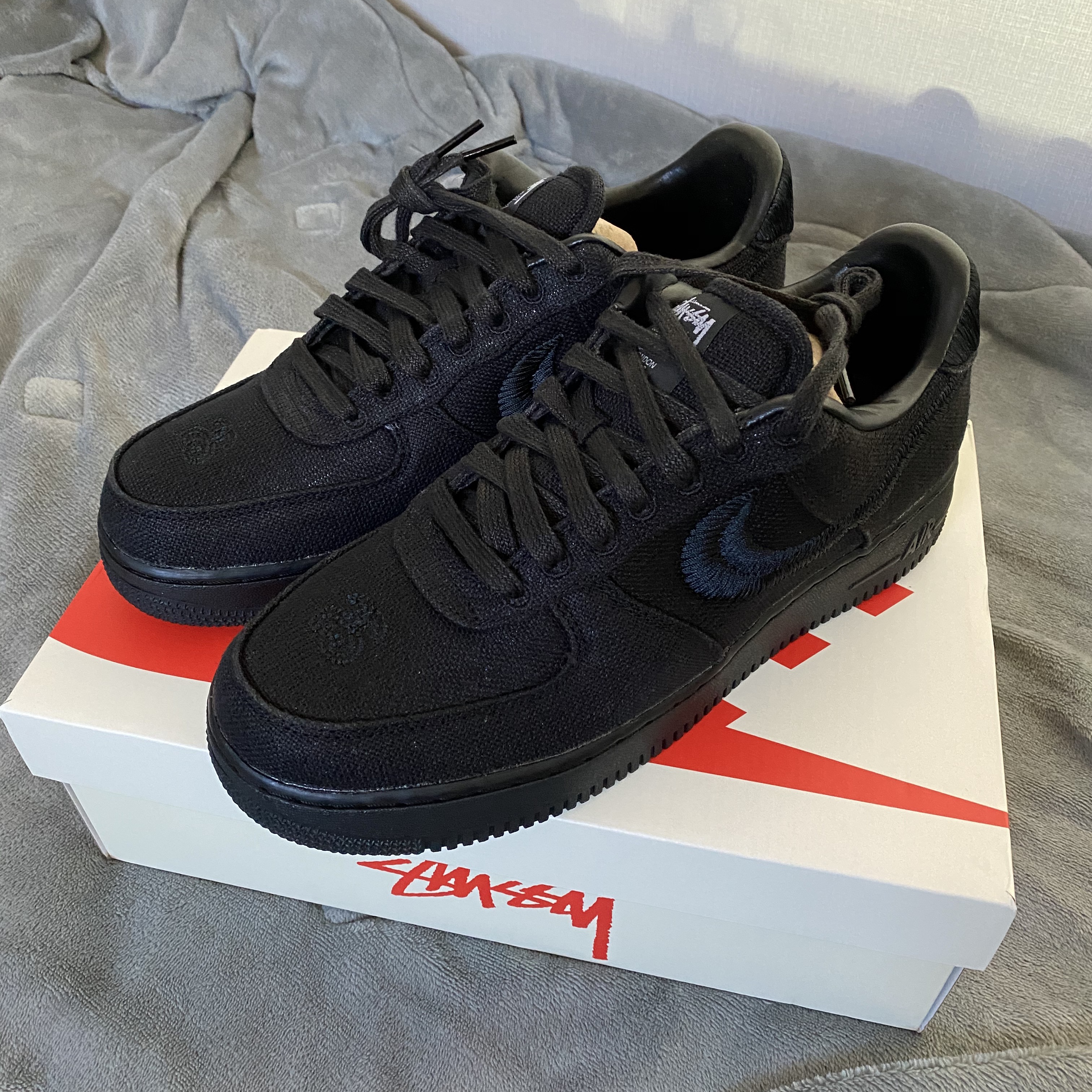 Nike x Stussy Air Force 1 Low Triple Black 착용 스타일
