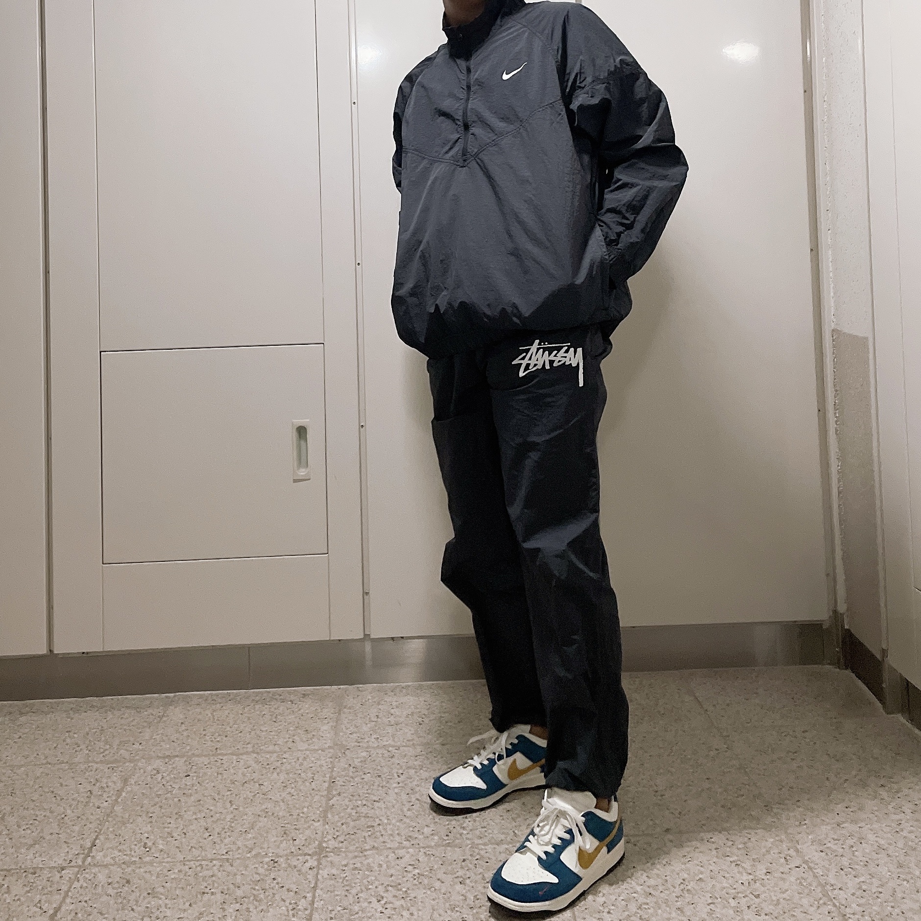 Nike x Kasina Dunk Low 80's Bus, Nike x Stussy Windrunner Jacket Off Noir 착용 스타일