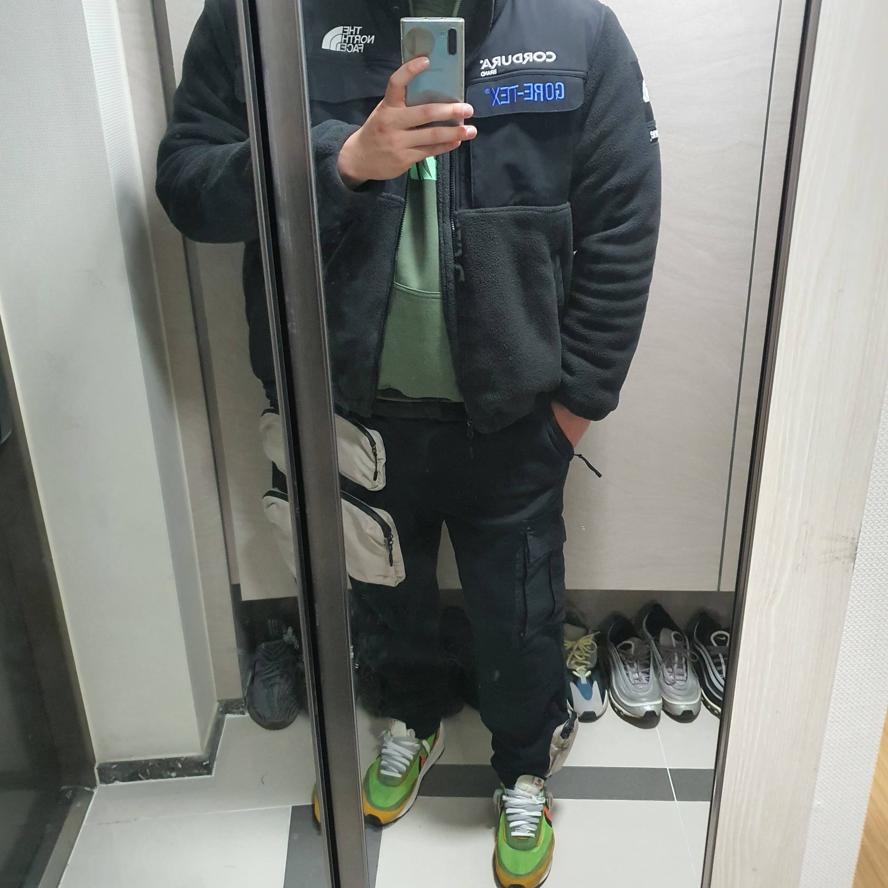 Nike x Sacai LDWaffle Green Multi, Nike x Travis Scott NRG AG Utility Sweatpants Black 착용 스타일
