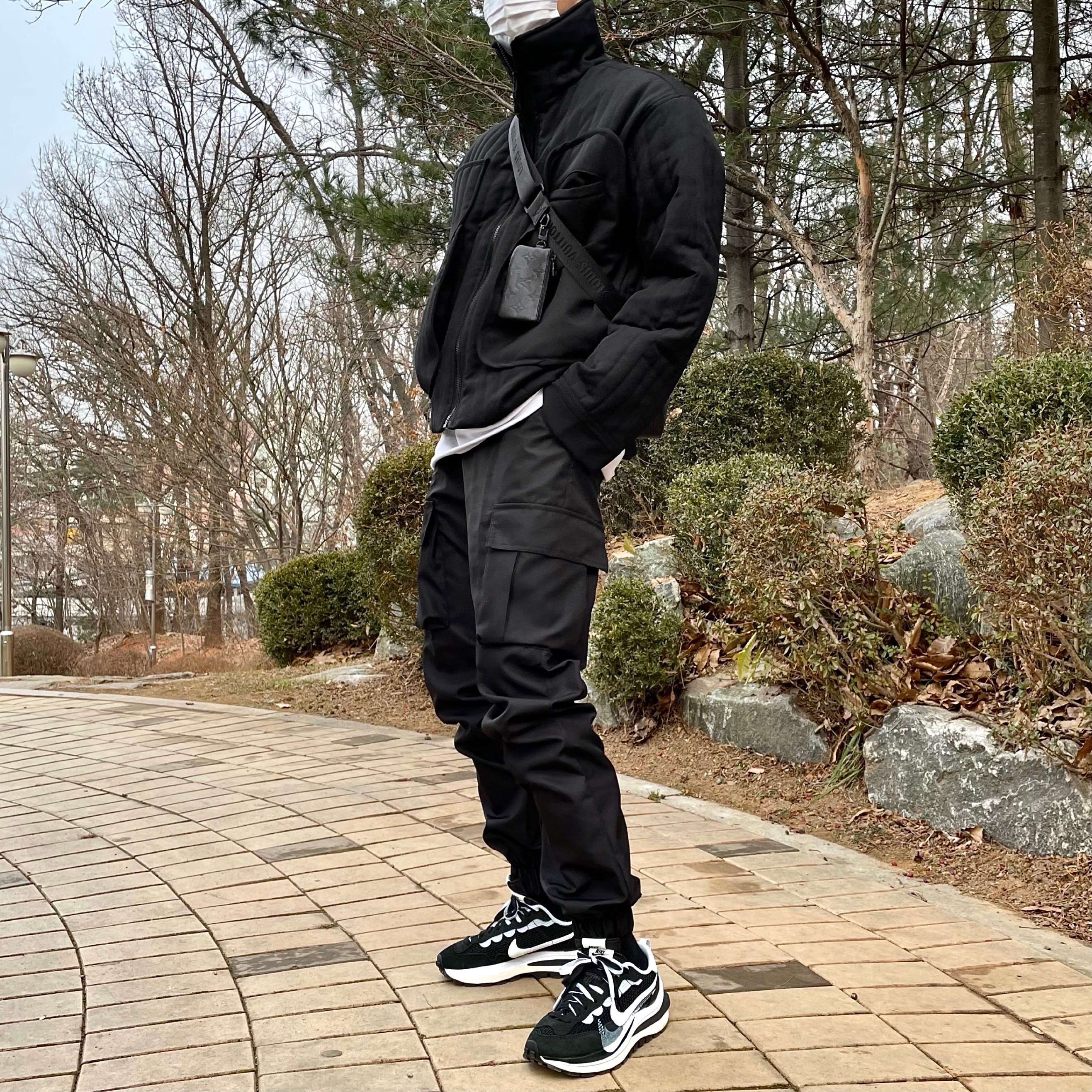 Nike x Sacai VaporWaffle Black White 착용 스타일 - 2