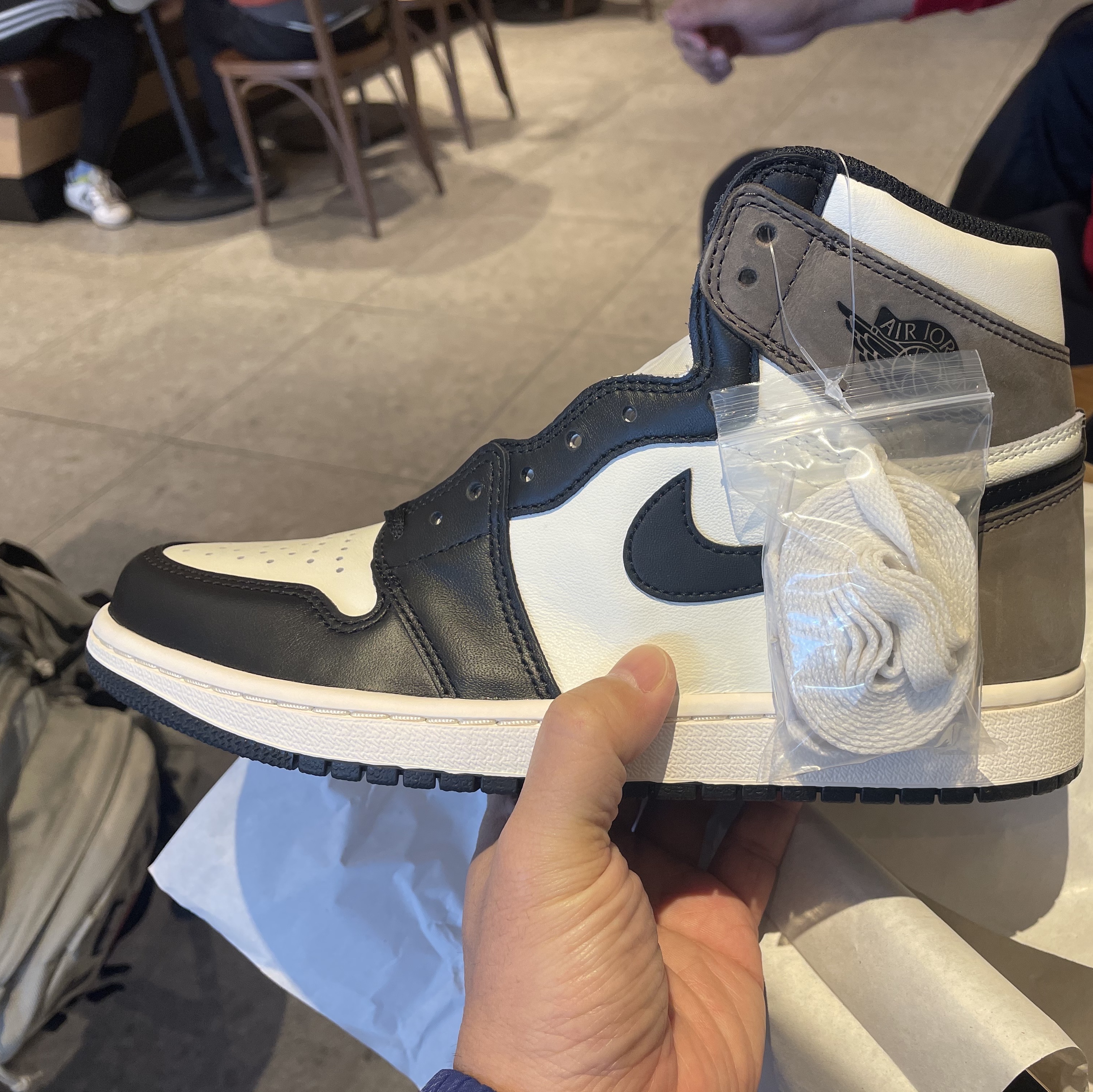 Jordan 1 Retro High OG Black Mocha 착용 스타일